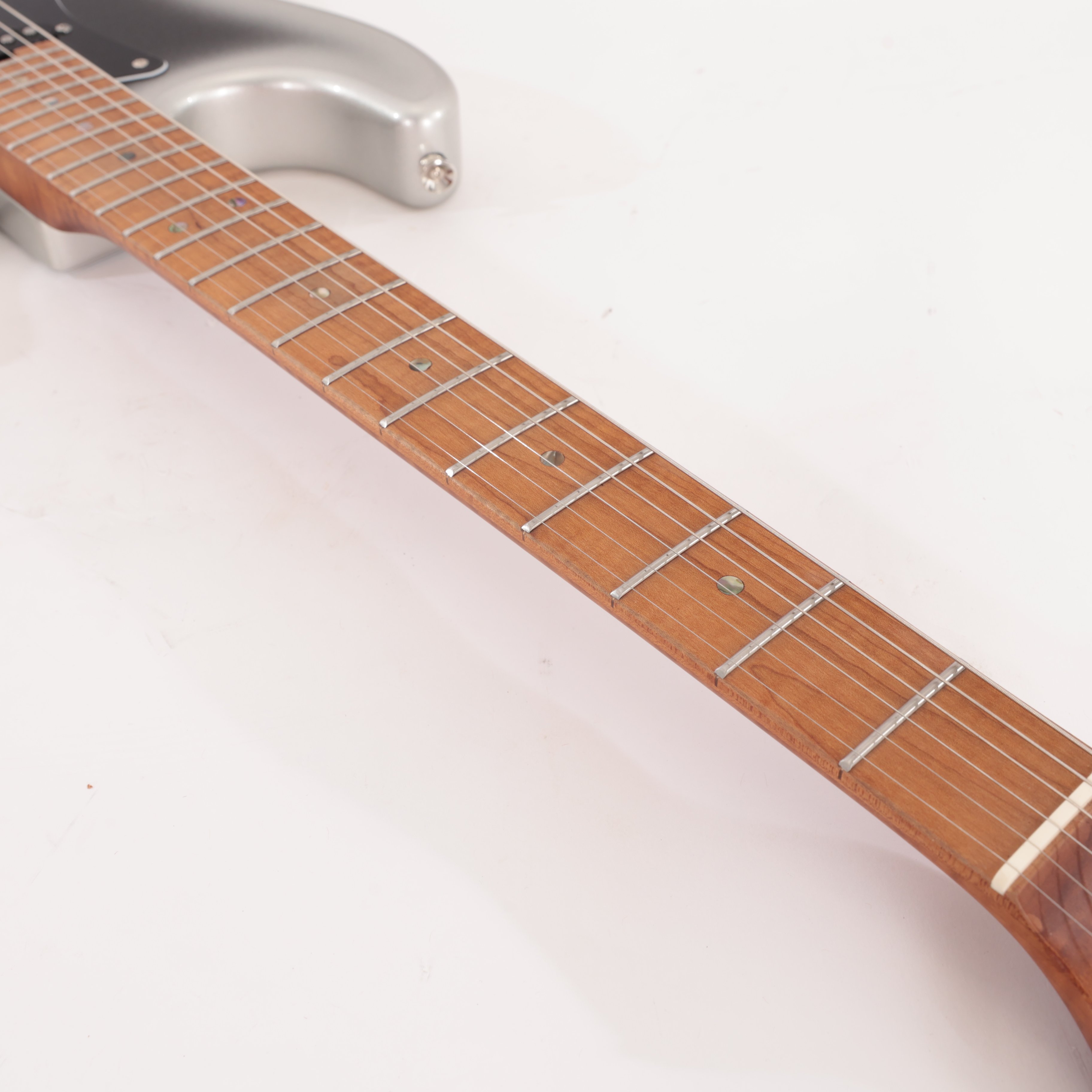 Mooer GTRS P801 Professional Intelligent Guitar In Dark Silver Roasted Maple Board - P801DS (10).jpg