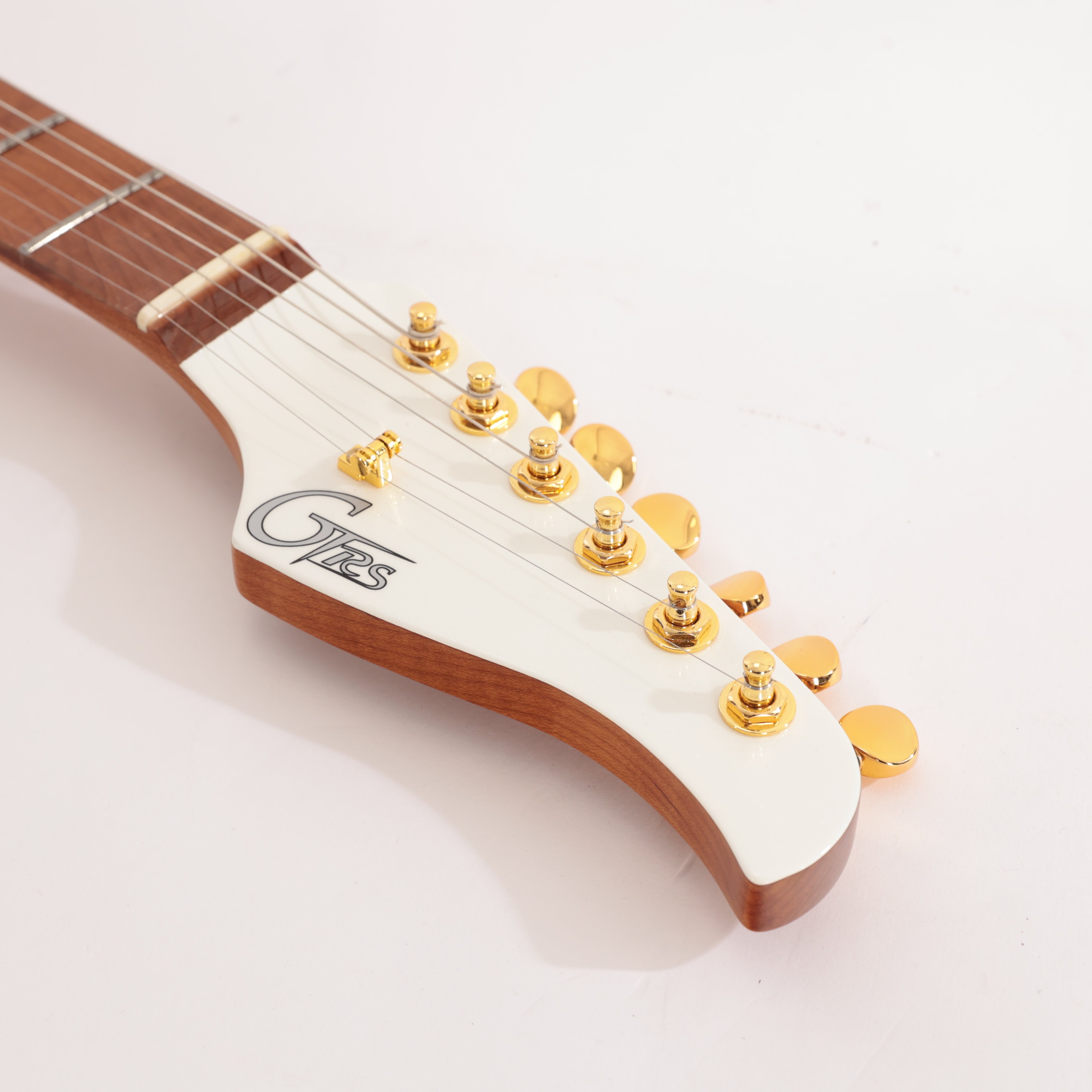 Mooer GTRS S901 Standard Intelligent Guitar In Pearl White Roasted Maple Board - S901PW  (11).jpg