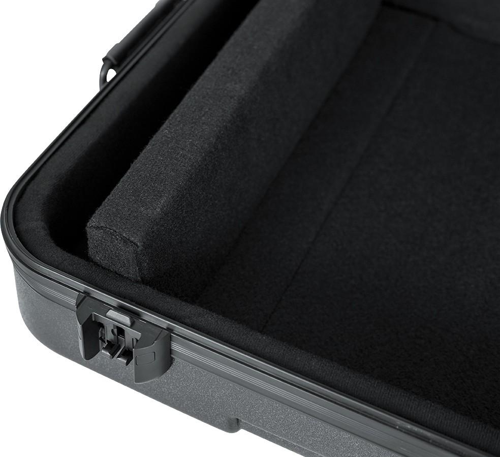 Gator ATA Molded PE Case with TSA Latches 61 Note Keyboard Case - GTSA-KEY61_3.jpg