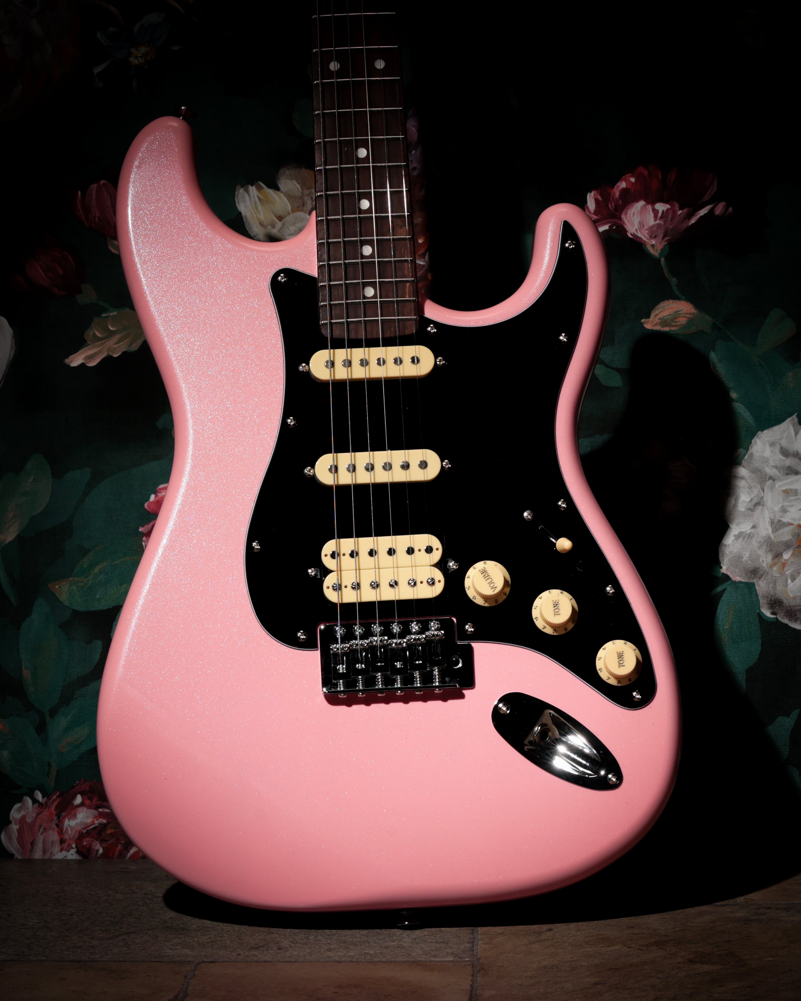 EastCoast ST2 HSS Electric Guitar in Bubblegum Metallic - EC-GS100H-BGM (2).jpg