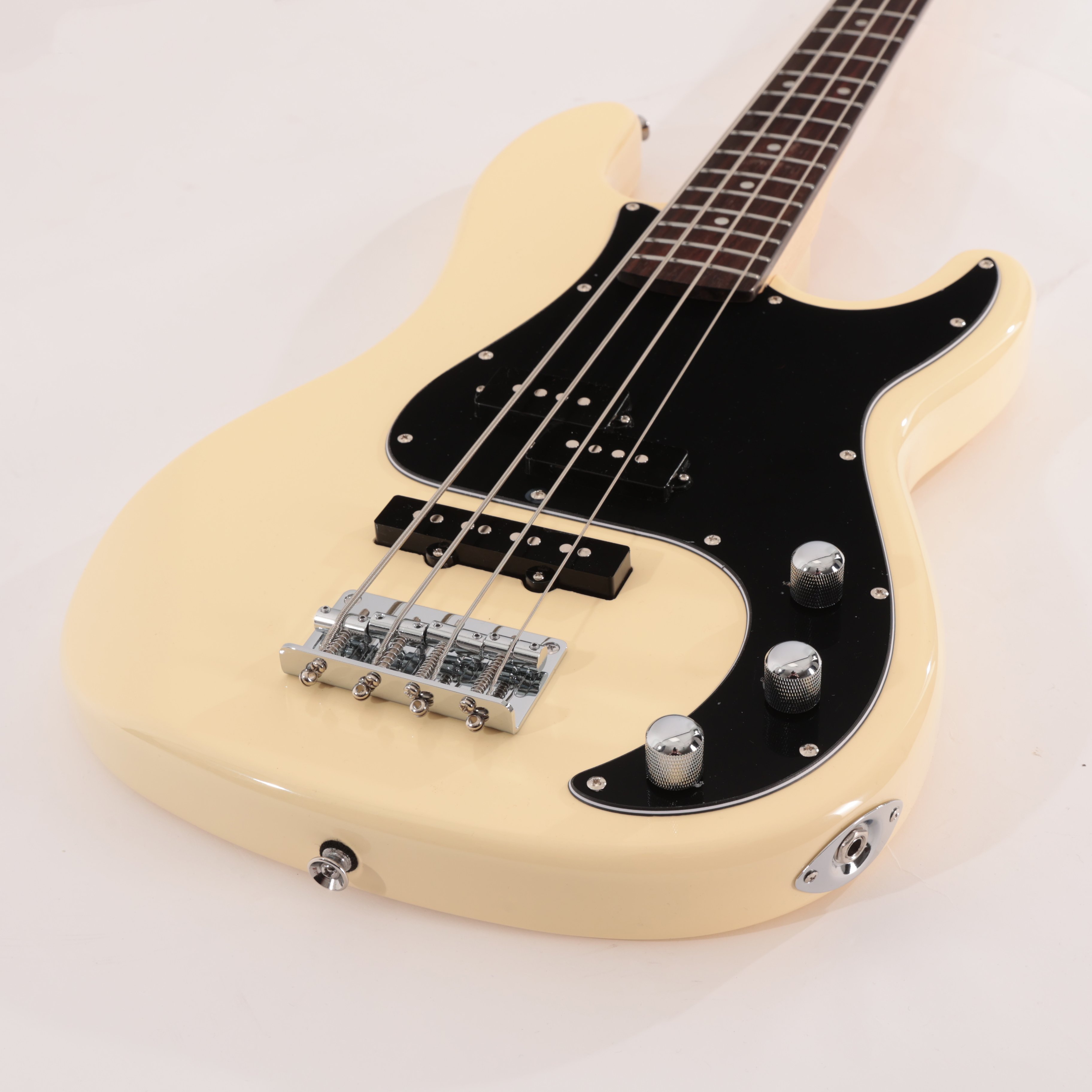 EastCoast PJ4 Electric Bass Guitar in Vintage White - EC-PJ4-VTW  (4).jpg