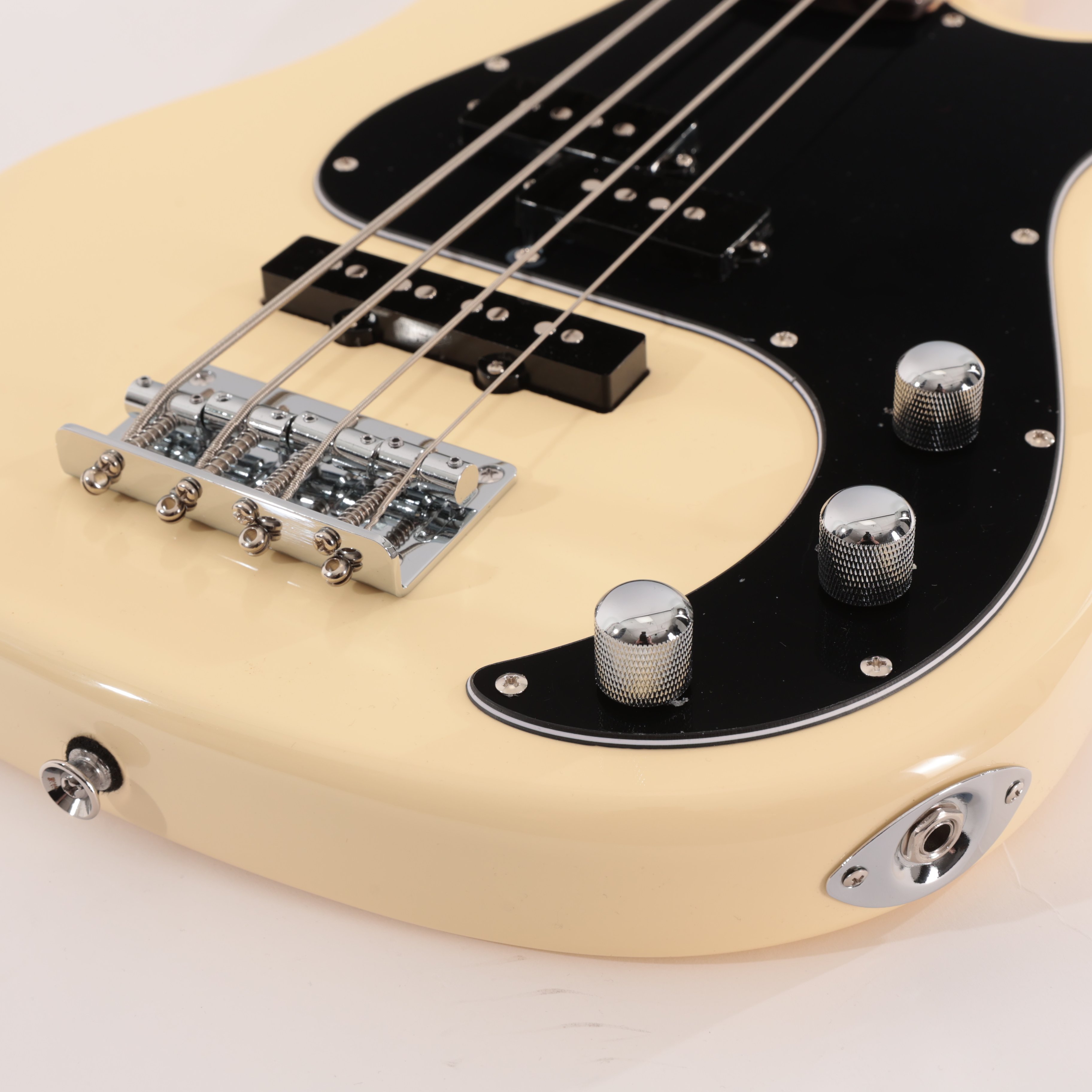 EastCoast PJ4 Electric Bass Guitar in Vintage White - EC-PJ4-VTW  (6).jpg