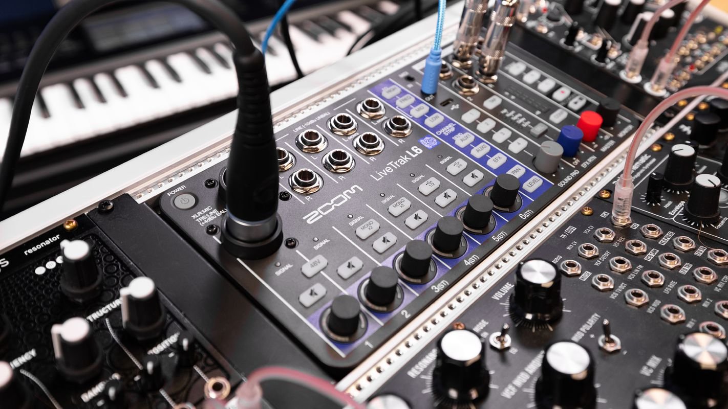 Zoom L-6 LiveTrak 10-Track Digital Mixer / Recorder - Andertons