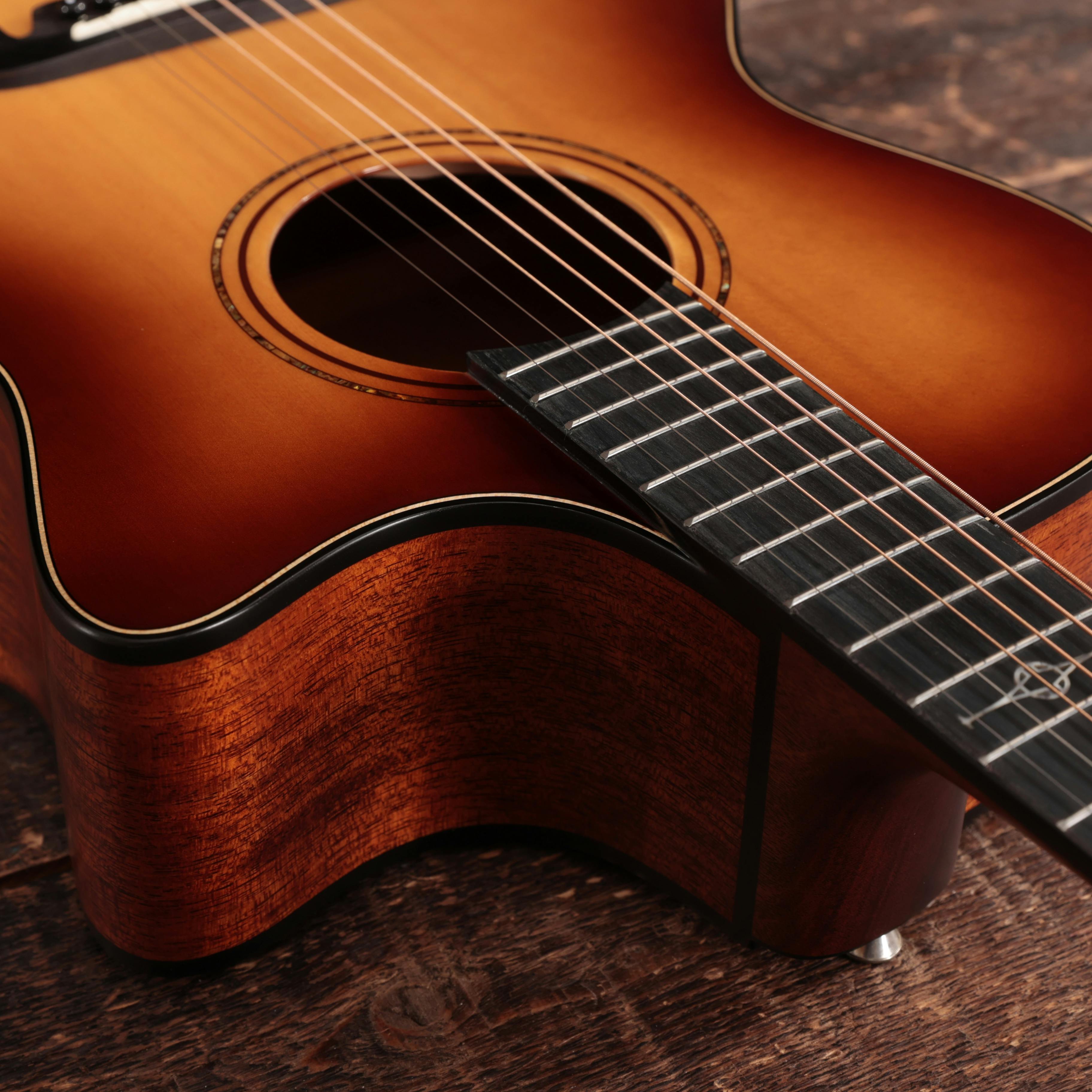 Alvarez Performer AG60CE Grand Auditorium Electro-Acoustic in Shadowburst - AG60CEPERFORMER-ag60-grand-performer-alvarez-3.jpg