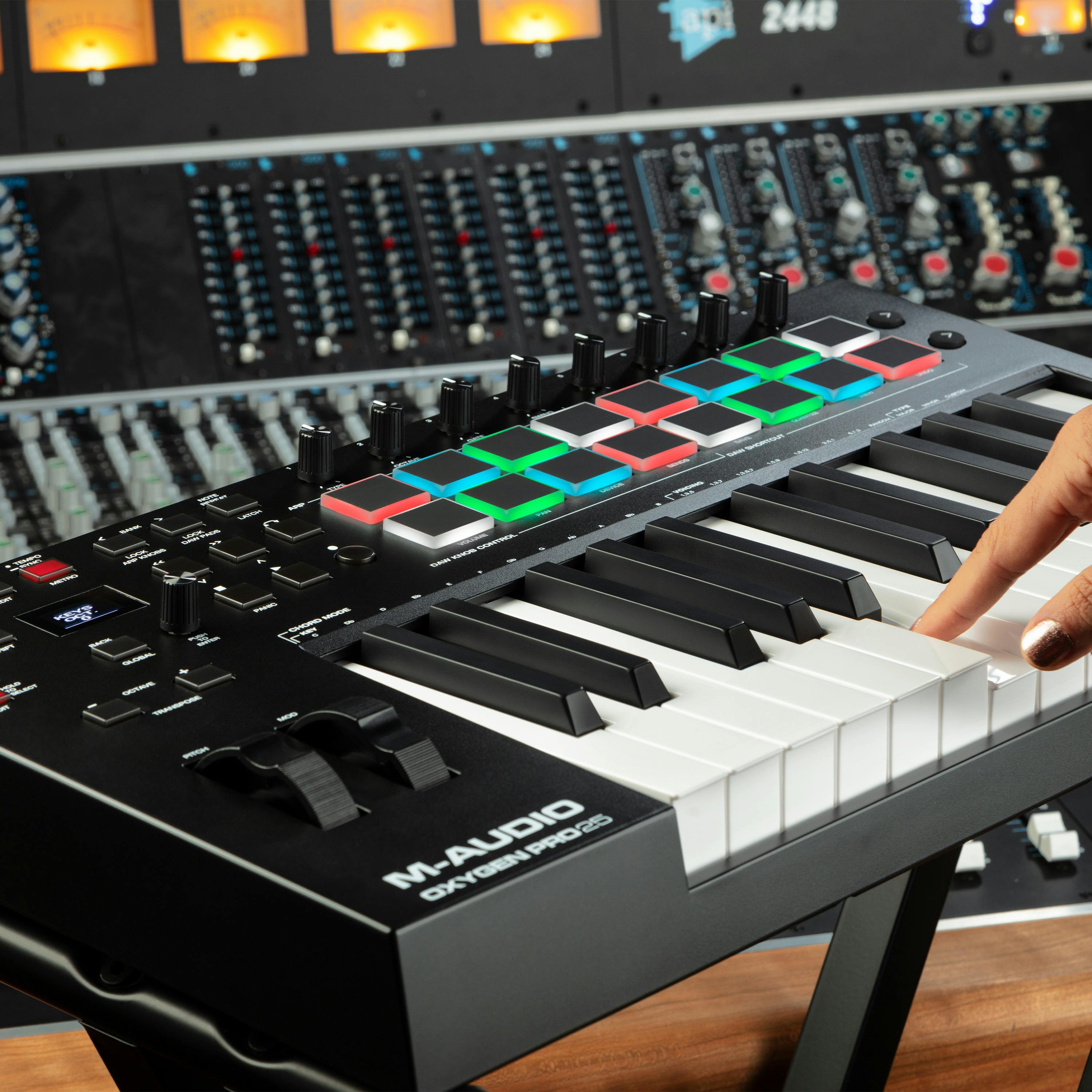 M-Audio Oxygen Pro 25 MIDI Keyboard & Controller - 419777-25 - One Finger Keybed.jpg