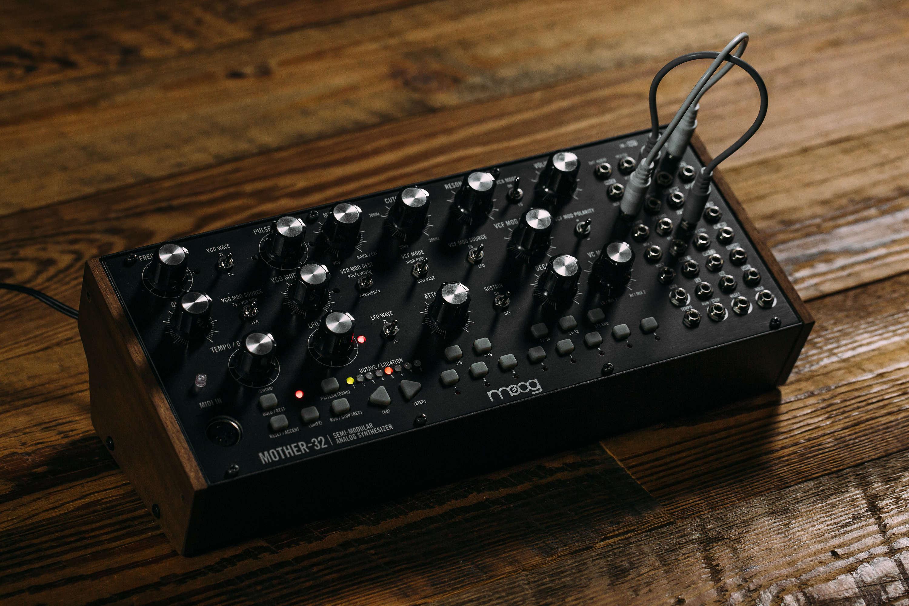 Moog Mother-32 Modular Synthesiser - MOD-MOTHER-032 (10).jpg