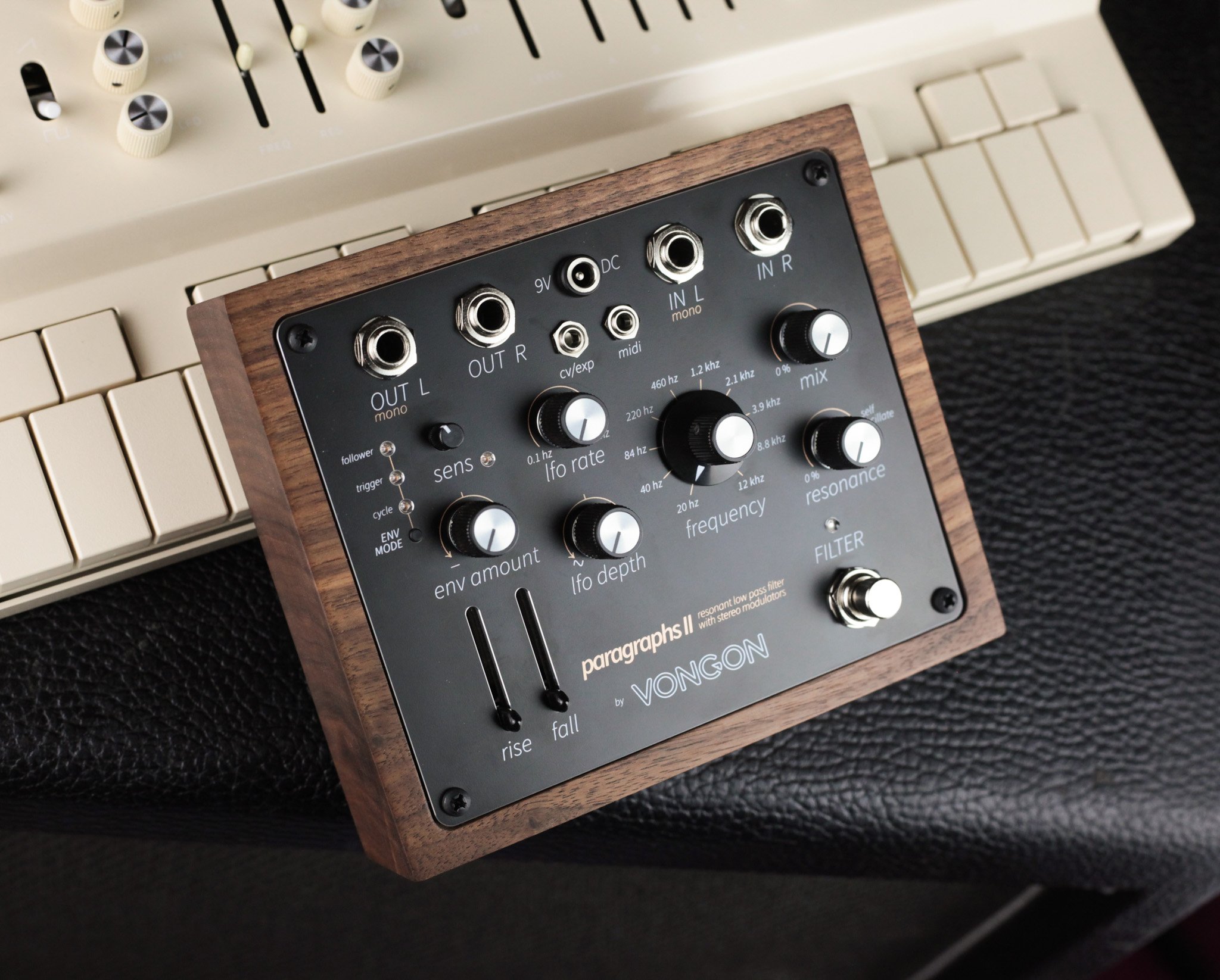 Vongon Paragraphs II Resonant Low Pass Filter Wave Form Generator - IMG_2110.jpg