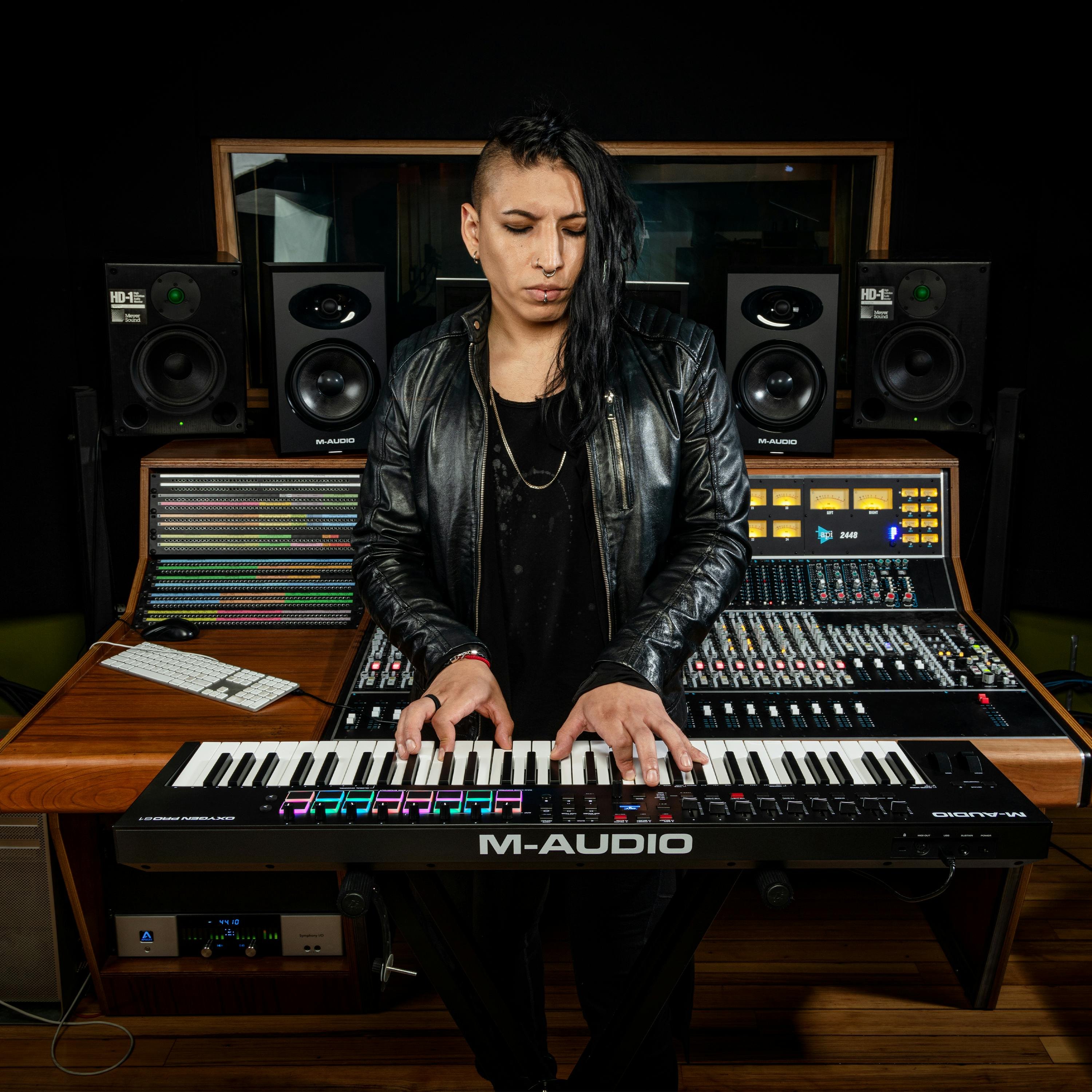M-Audio Oxygen Pro 61 MIDI Keyboard & Controller - 419781-61 Lifestyle 4.jpg