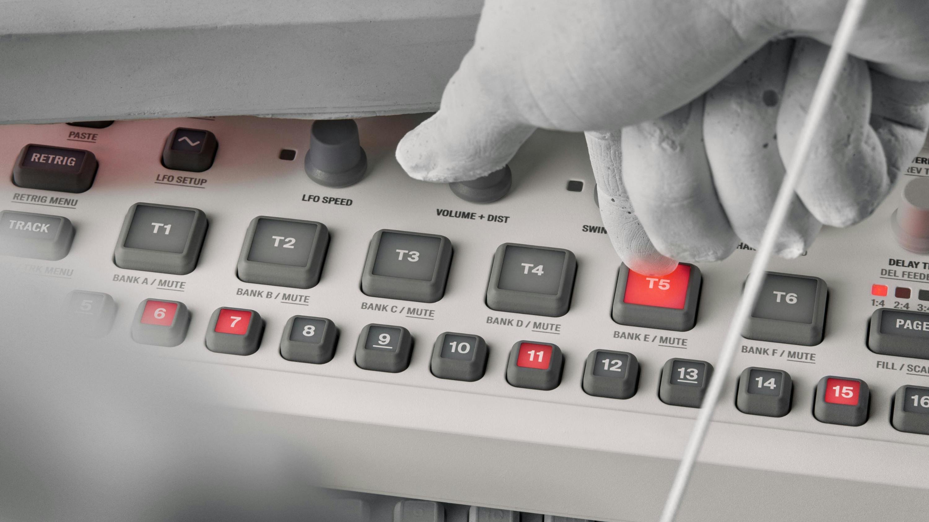 Elektron Model Samples Lightweight 6-Track Drum Machine & Sampler