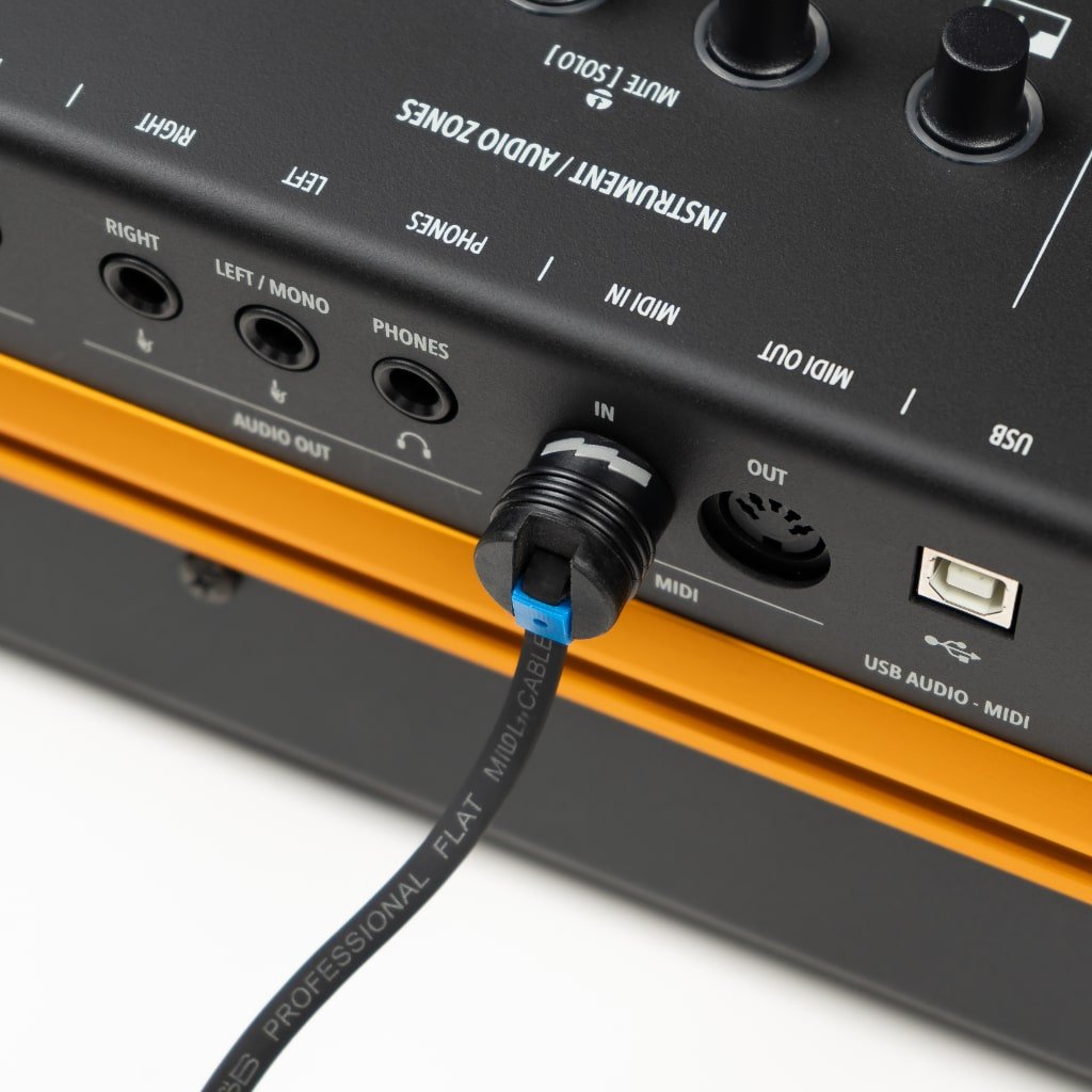 EBS BlueDot Flexible Angle MIDI Cable - 58cm - EBS-BlueDot-04-min.jpg