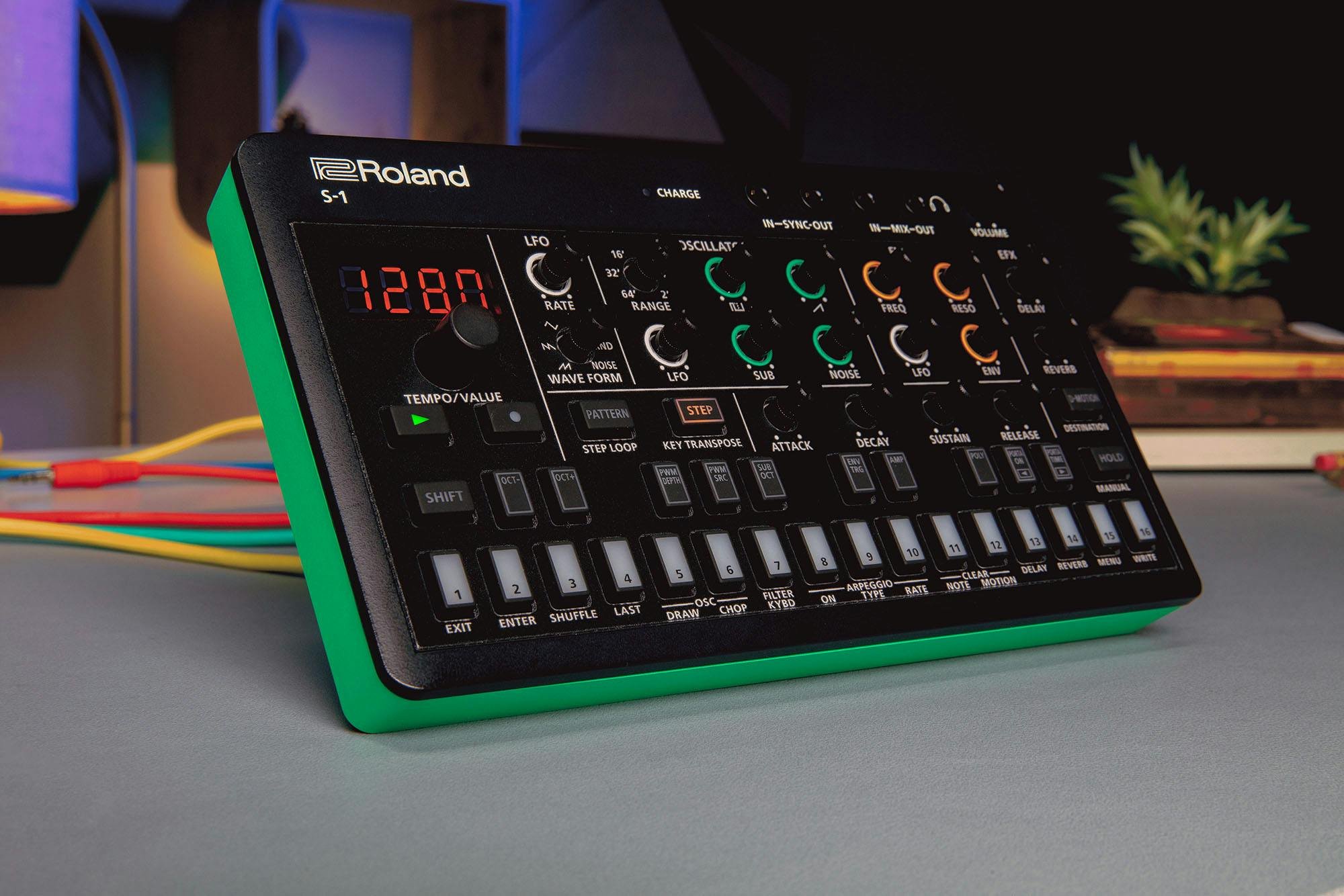 Roland AIRA S-1 Compact Tweak Synth - 425331-Roland-Aira-S-1-Beauty.jpg