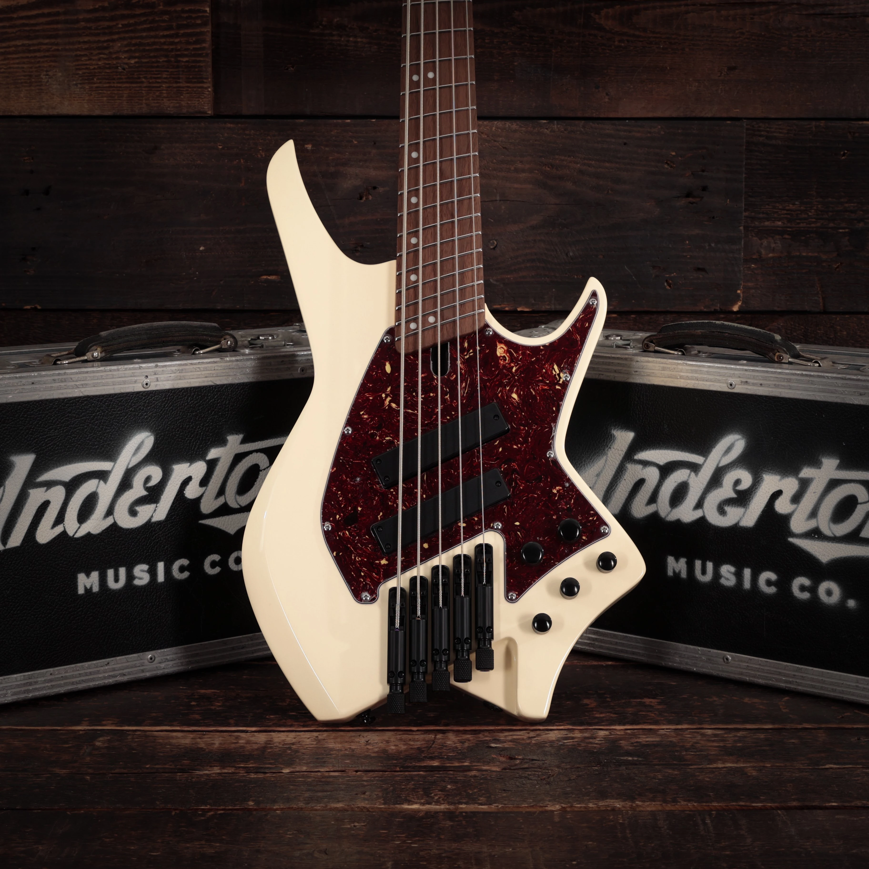 Hils HNB5 Headless 5-String Fan Fret Bass Guitar in Gloss Ivory Multi-FX & Modelling Bundle with Accessories - HNB5G-NS-IV   (9).jpg