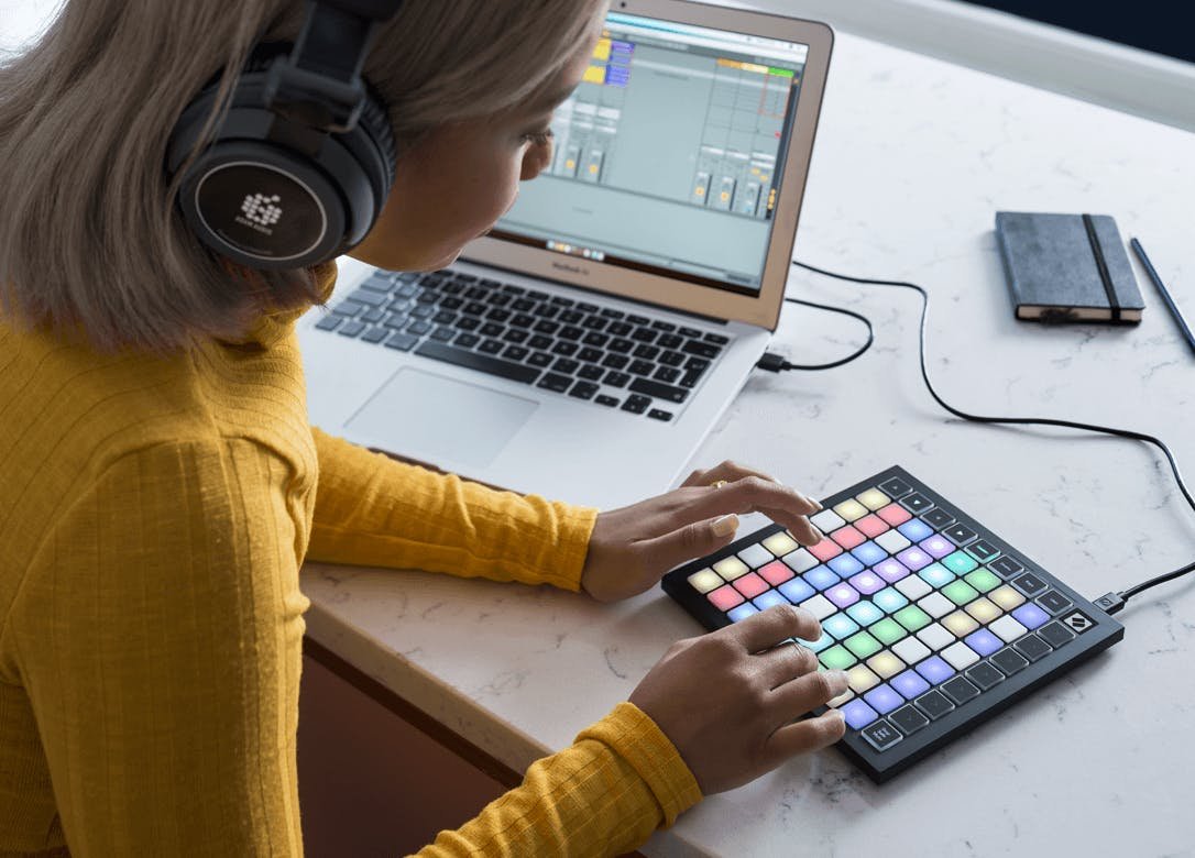 Novation Launchpad Mini MK3 64 RGB Pad MIDI Controller - 539966-1663671635851.jpg