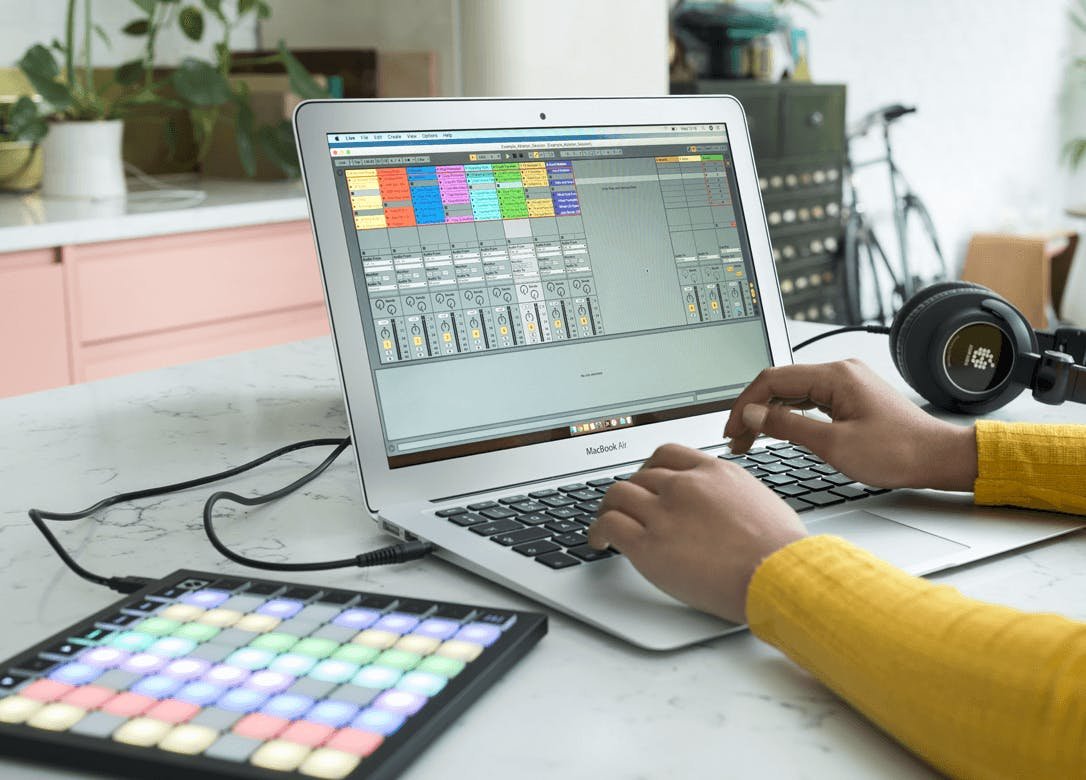 Novation Launchpad Mini MK3 64 RGB Pad MIDI Controller - Andertons