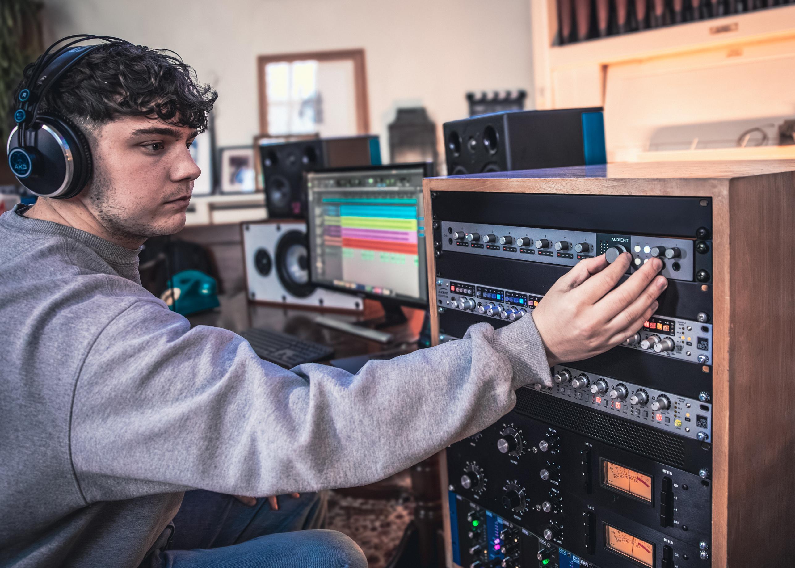 Audient ID48 - 24in | 28out USB Interface with 8 Mic Preamps - ID48 (13).jpg