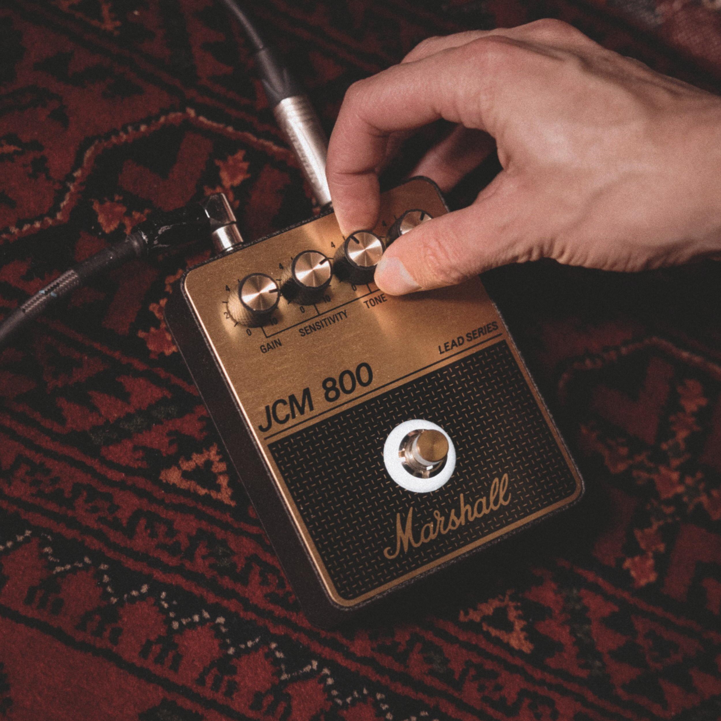 Marshall Amp Series JCM 800 Drive Pedal - 06-marshall-JCM-800-pedal.jpg