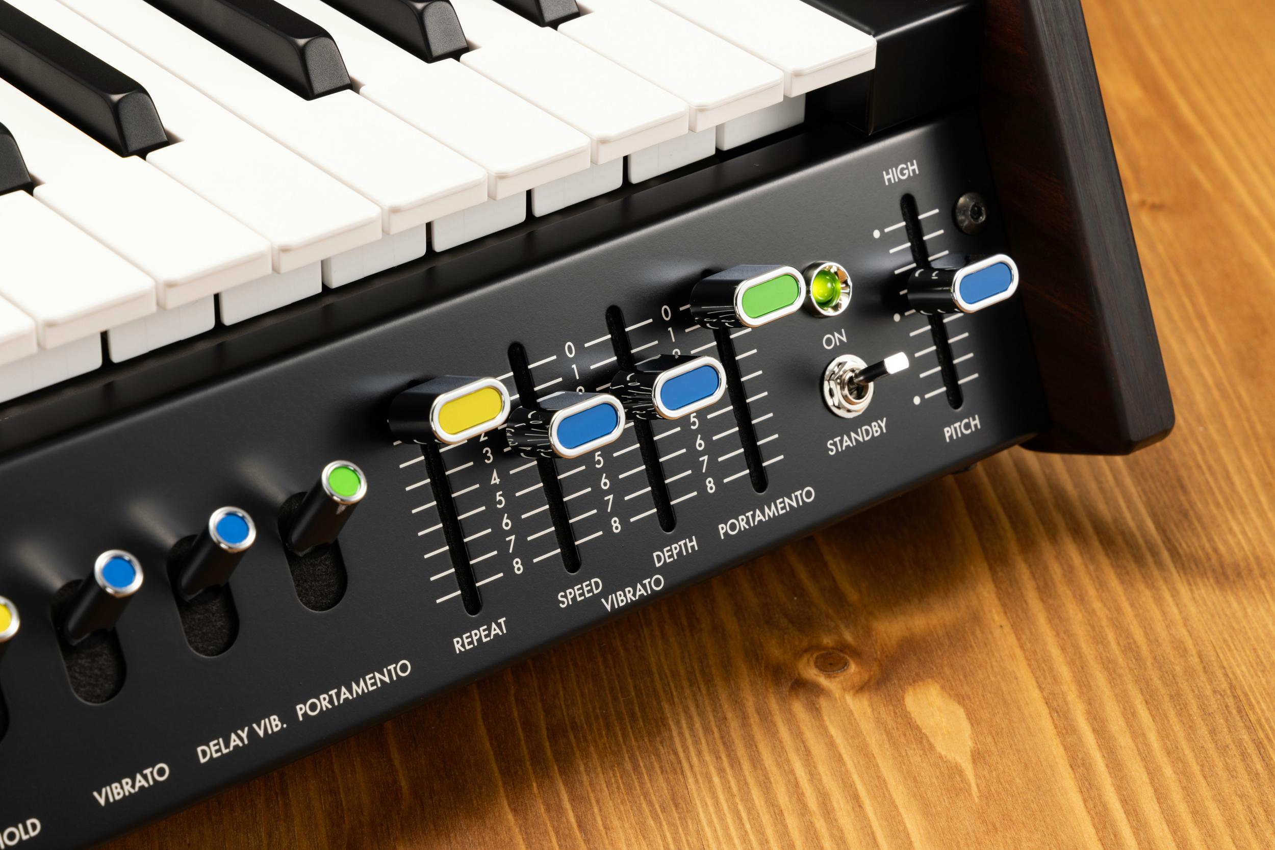 Korg miniKORG 700Sm - MINIKORG700S-M (3).jpg