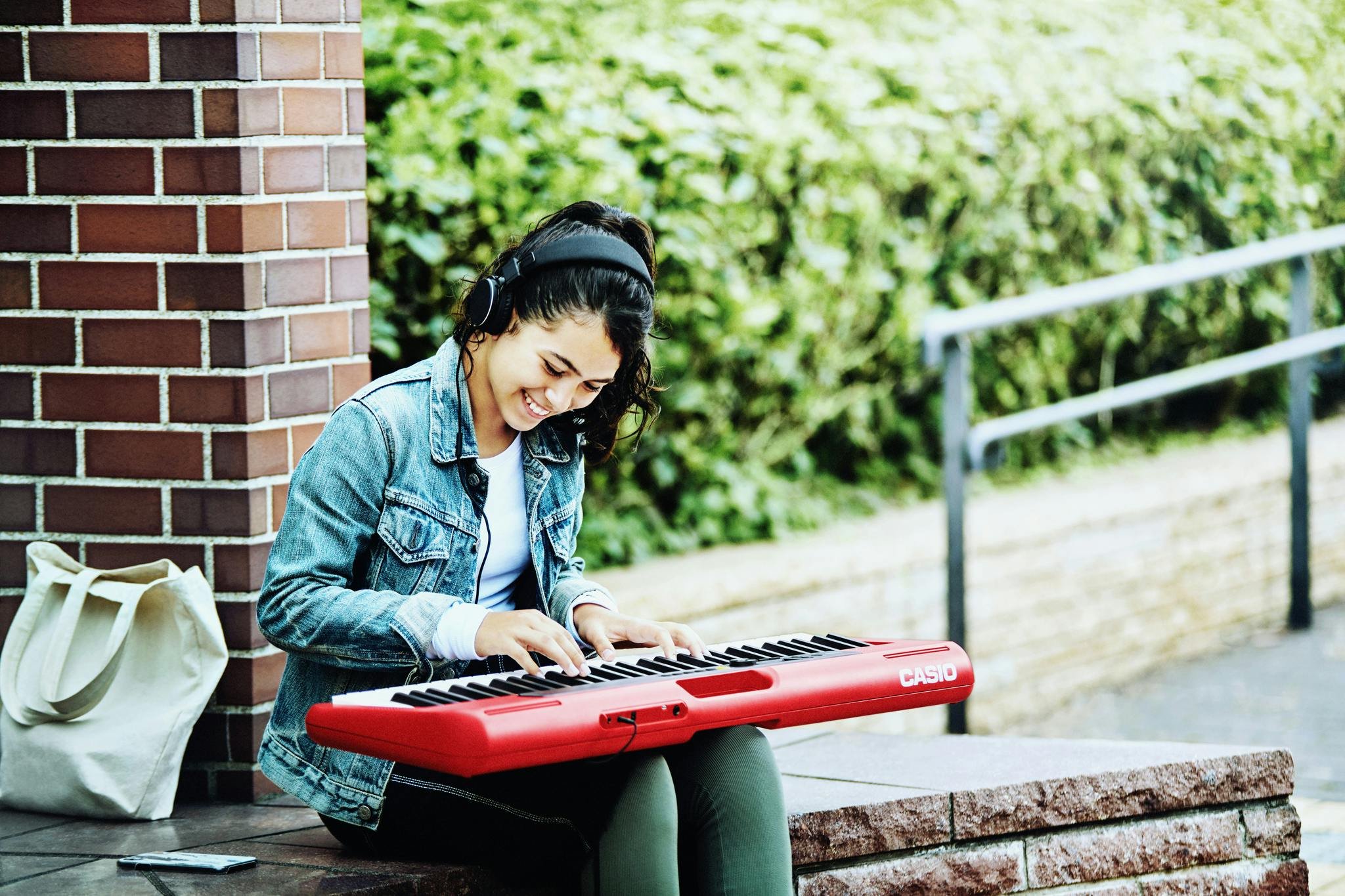 Casio CT-S200RDC5 61 Note Keyboard in Red - jGiN9ibeLZiLFYQOQlTqlmyl2c4ab8BPZPycUIVQ.jpg