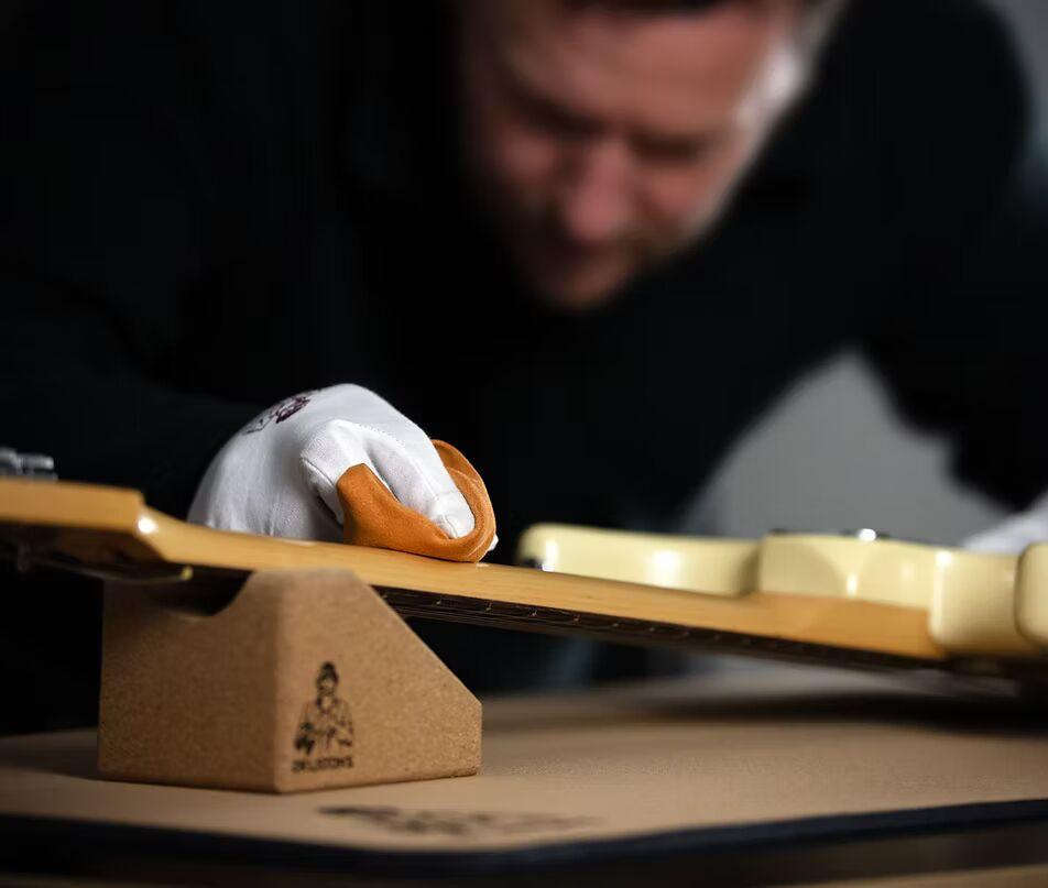 Dr. Liston's Remarkable Guitar Remedy - DR-RGR-150 2_converted.jpg