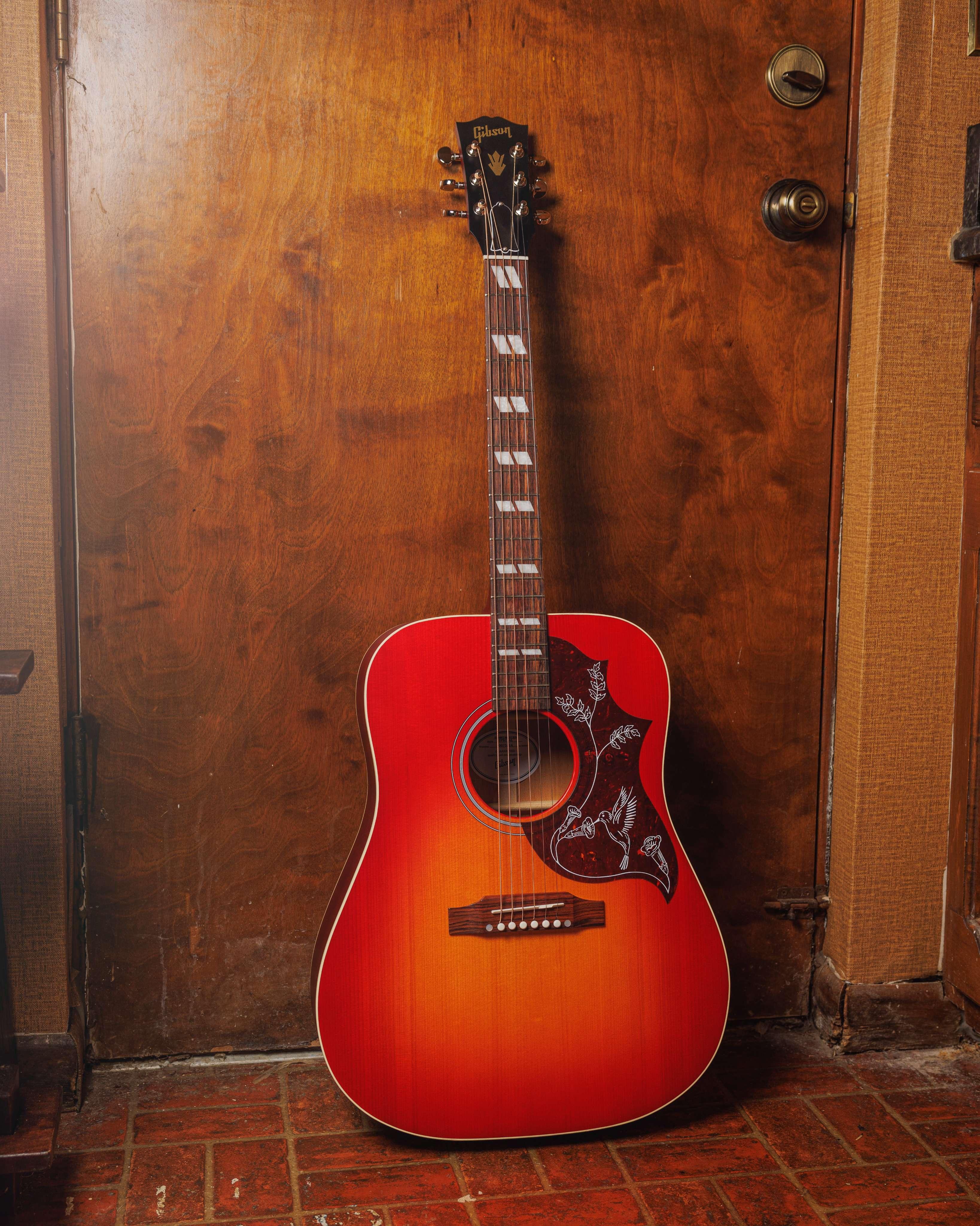 Gibson Hummingbird Special Electro Acoustic Guitar in Satin Vintage Sunburst - MCSSHBSPCVCS-01.jpg