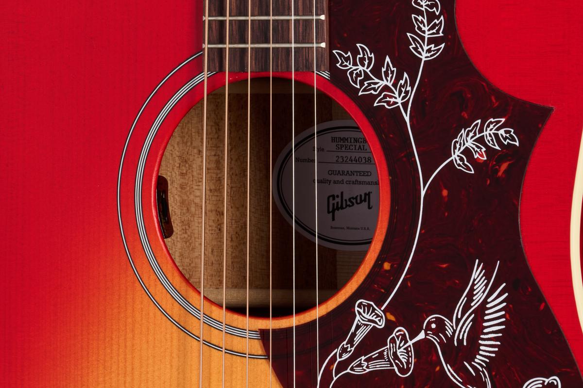 Gibson Montana Hummingbird Special in Satin Vintage Sunburst - MCSSHBSPCVCS_preamp-1201x800-9b9f185.jpg