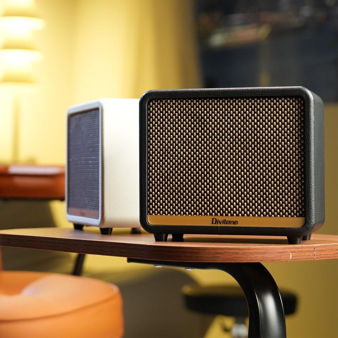 Divitone JAM-10 Rechargeable 10W Desktop Modelling Practice Amp in Black - JAM-10 desktop.jpg