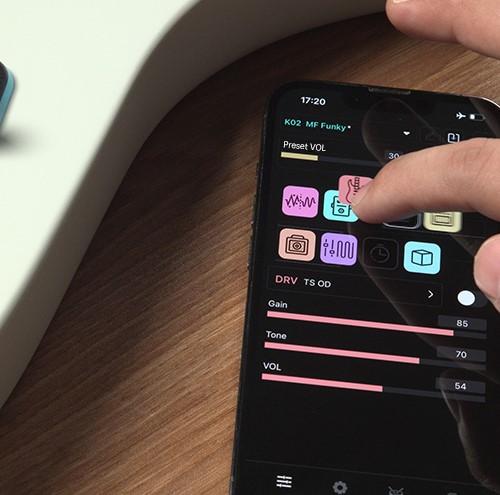  Divitone MF Studio Smart Modelling Electric Guitar in Bay Area Blue - divitone app with guitar.jpg
