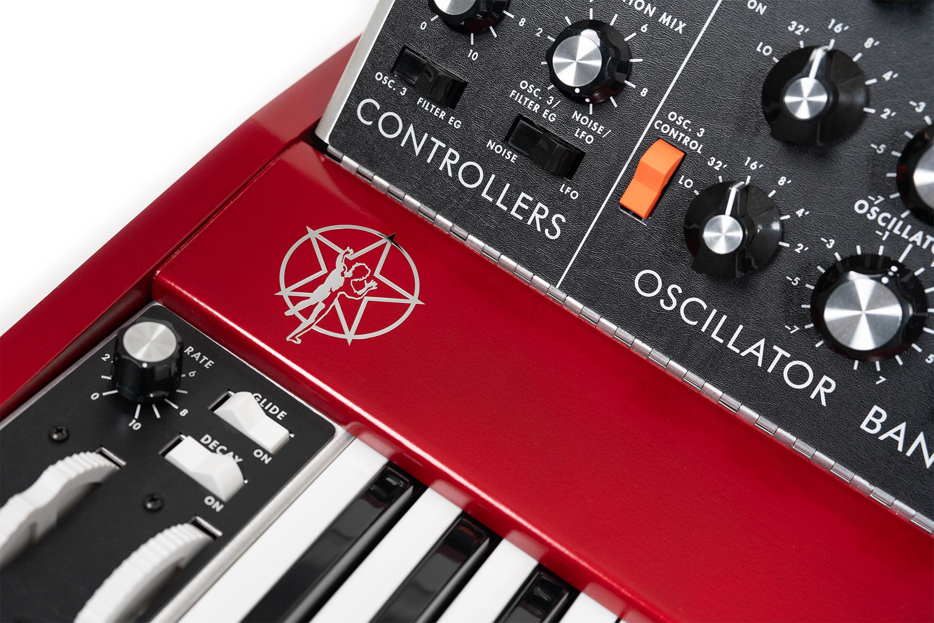 Moog Geddy Lee Minimoog Model D - MIN-MOOG-D-06 (6).jpg