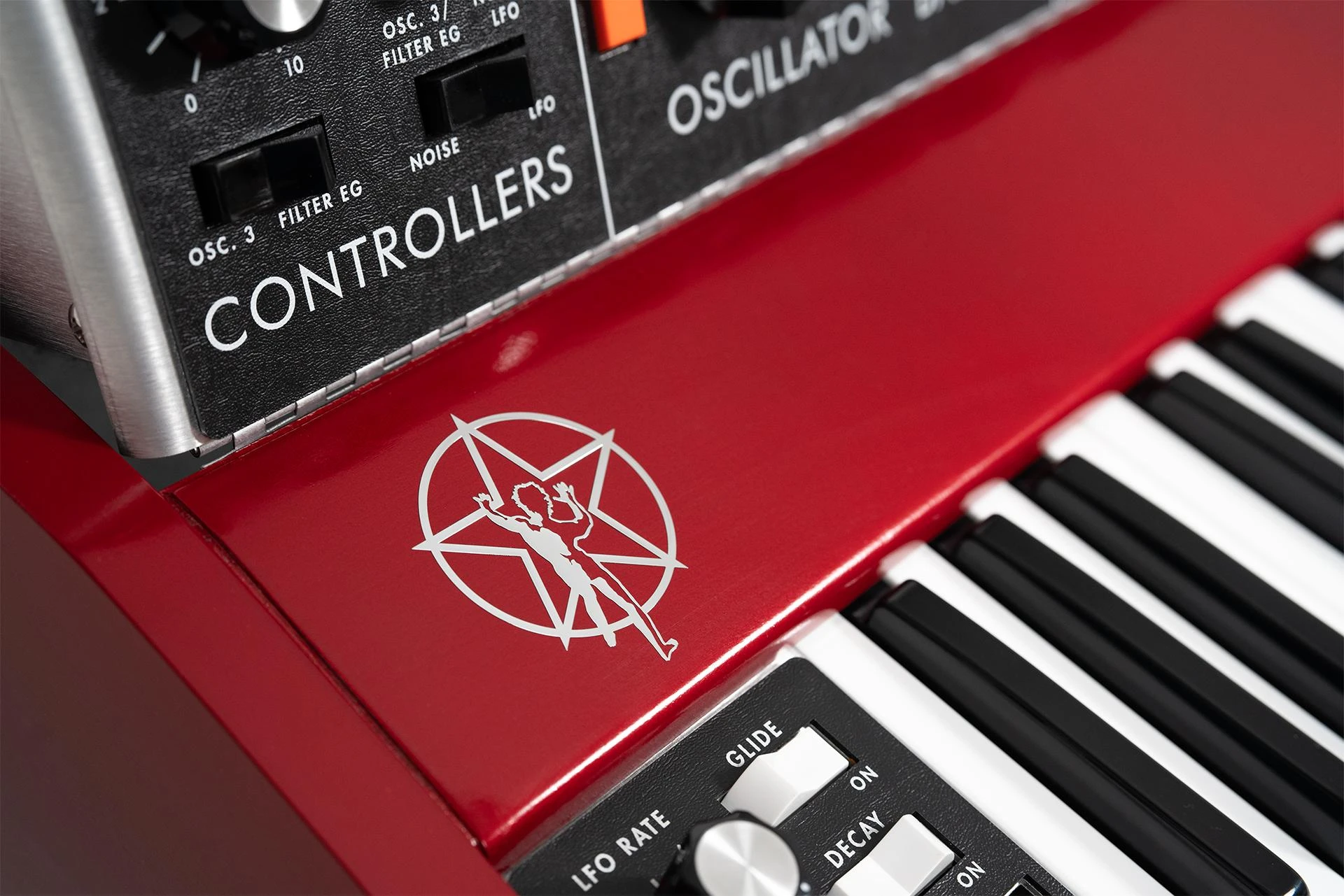 Moog Geddy Lee Minimoog Model D - MIN-MOOG-D-06 (4).jpg