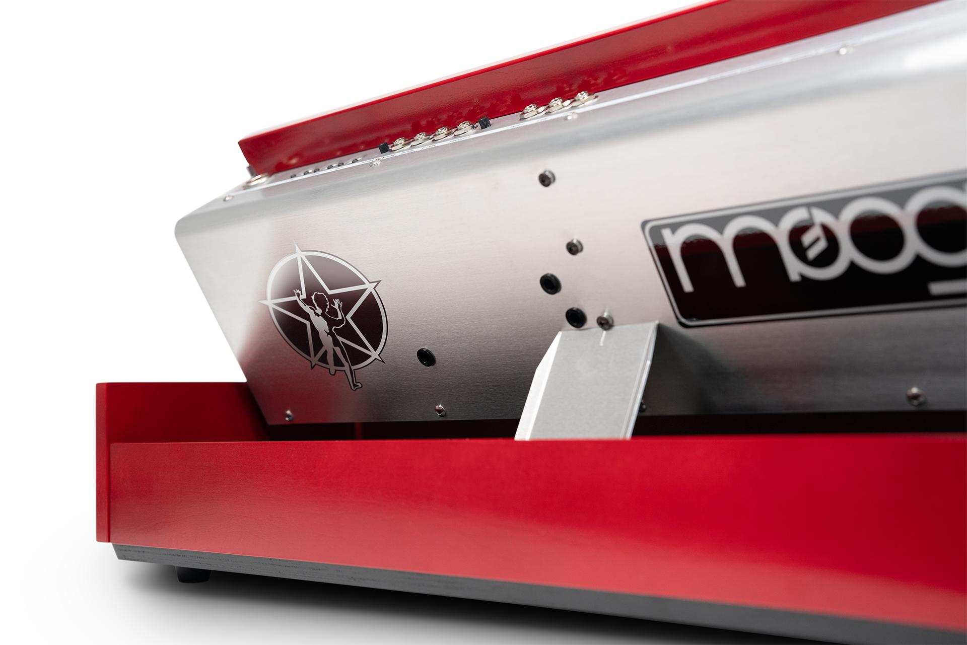 Moog Geddy Lee Minimoog Model D - MIN-MOOG-D-06 (7).jpg