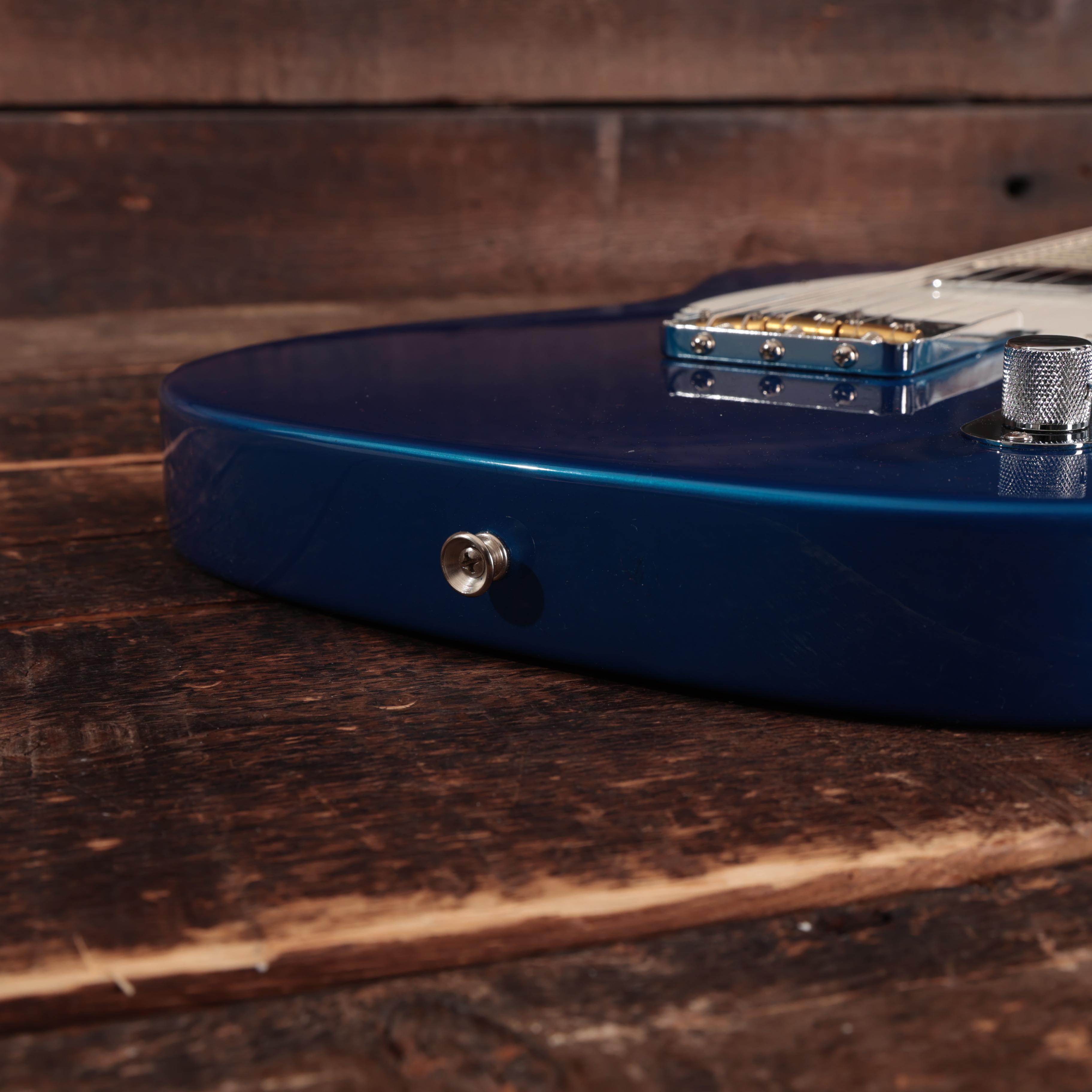 Fender Custom Shop '63 Telecaster NOS in Bright Sapphire Metallic - R141982 (10).JPG