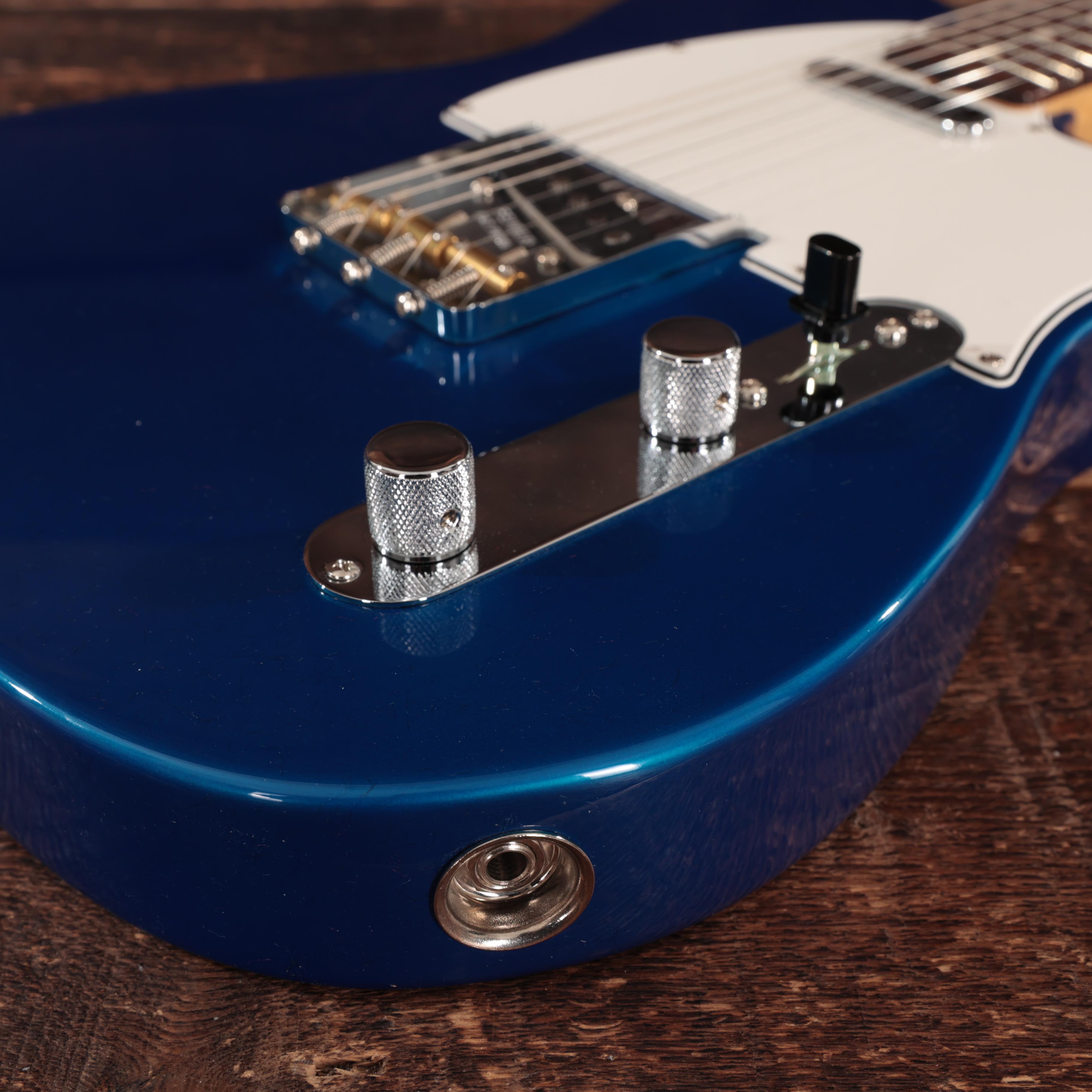 Fender Custom Shop '63 Telecaster NOS in Bright Sapphire Metallic - R141982 (11).JPG