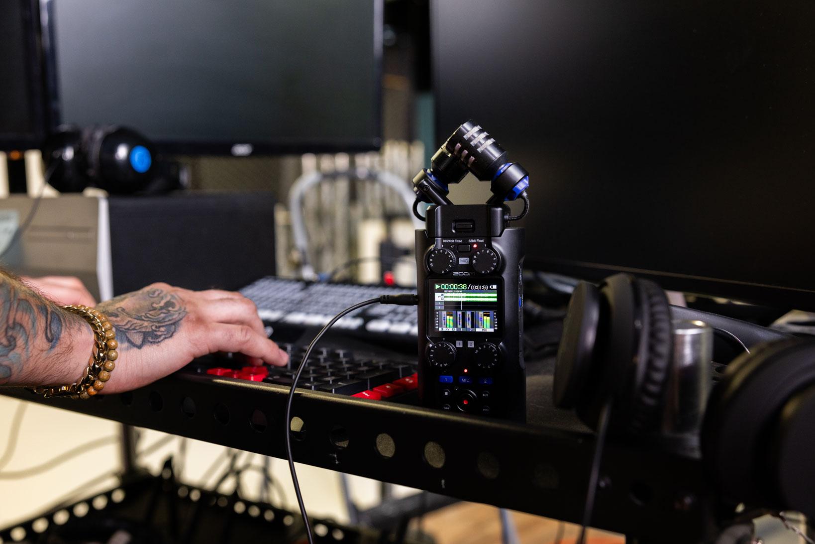 Zoom H5 Studio Handy Recorder - 10013047 (12).jpg