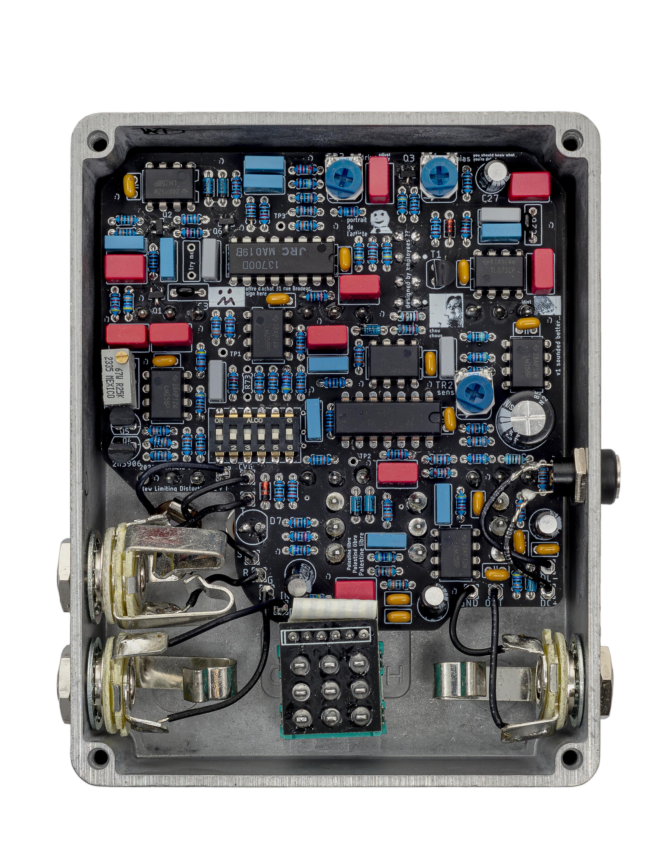 Fairfield Circuitry 20% More Slew Limiting Distortion Pedal - 4kL13iKSk9W7WkZjBkmWWlhLnCEiukoS1Xm3dX-61JU.jpg