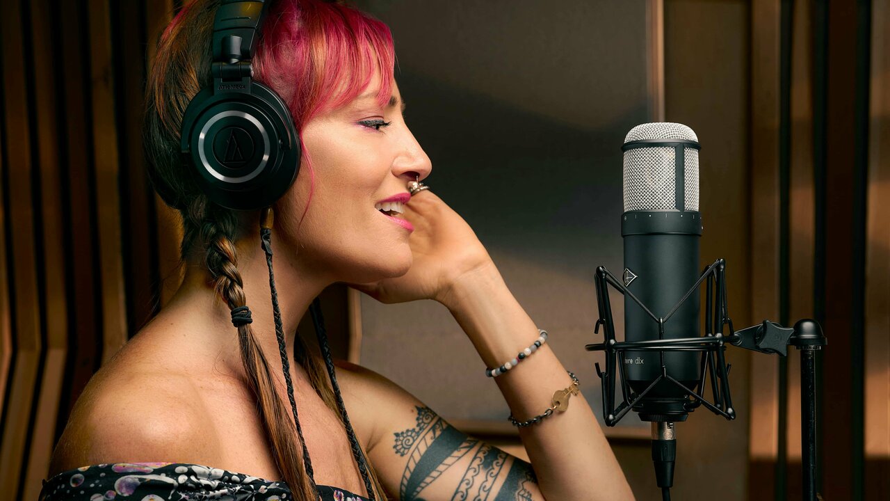 Universal Audio Sphere DLX Modelling Microphone - MIC-UADLX-UA-Sphere-DLX_Enviro-min.jpg