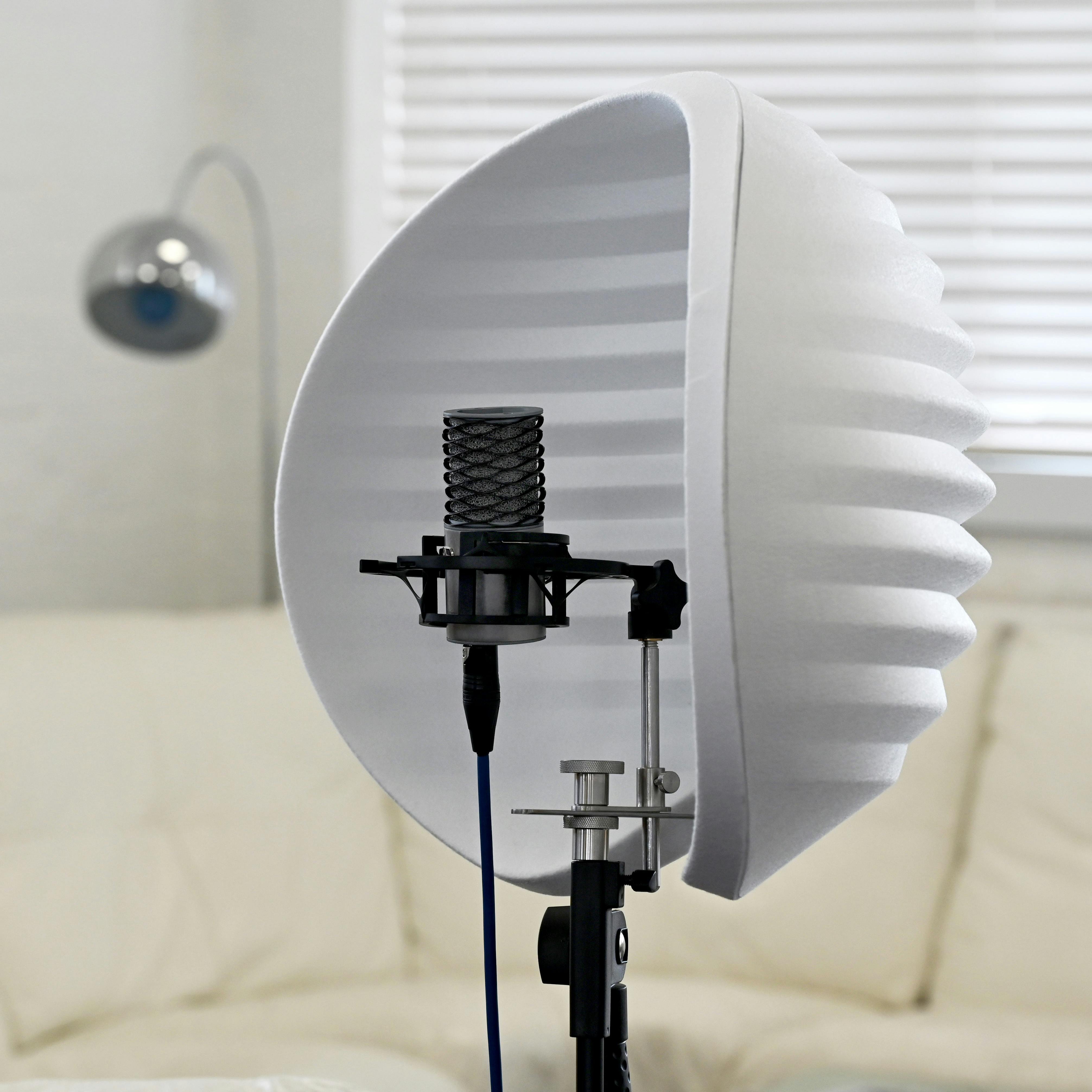 ASTON HALO GHOST - 0509-AAW86-000-Aston_Halo_Ghost_Life_style.jpg