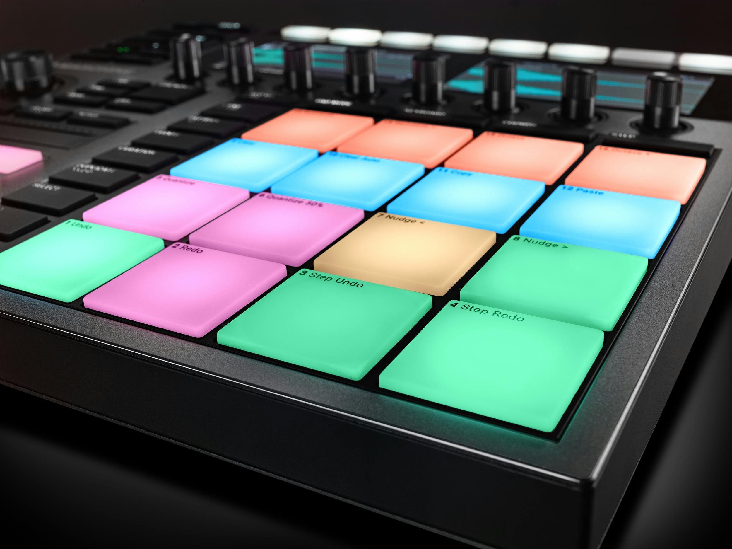 Native Instruments Maschine+ With Komplete Select 15 Electronic