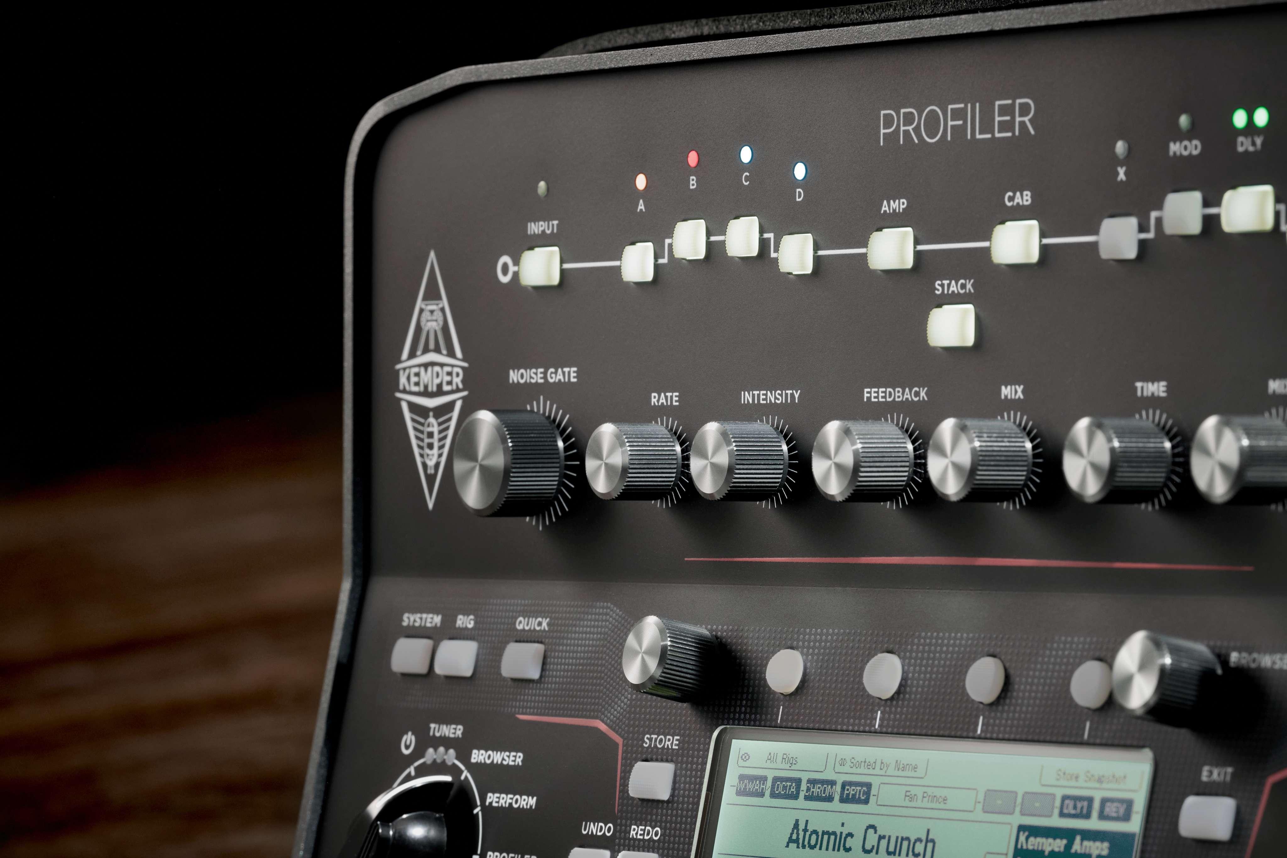 Kemper Profiling Amp Head in Black With Remote Footswitch Set (Non