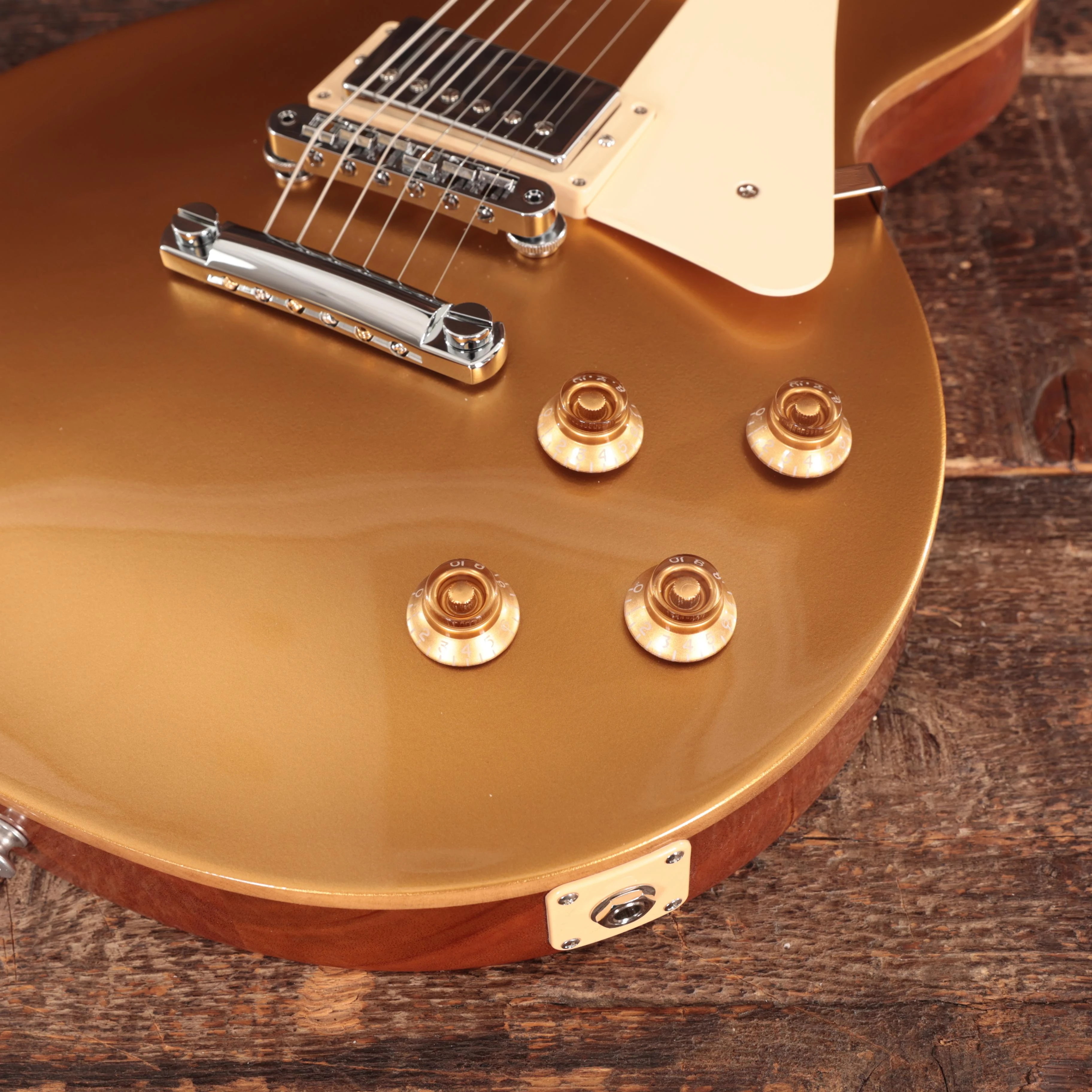 Gibson Les Paul Studio Electric Guitar in Goldtop - 207150080 (10).JPG