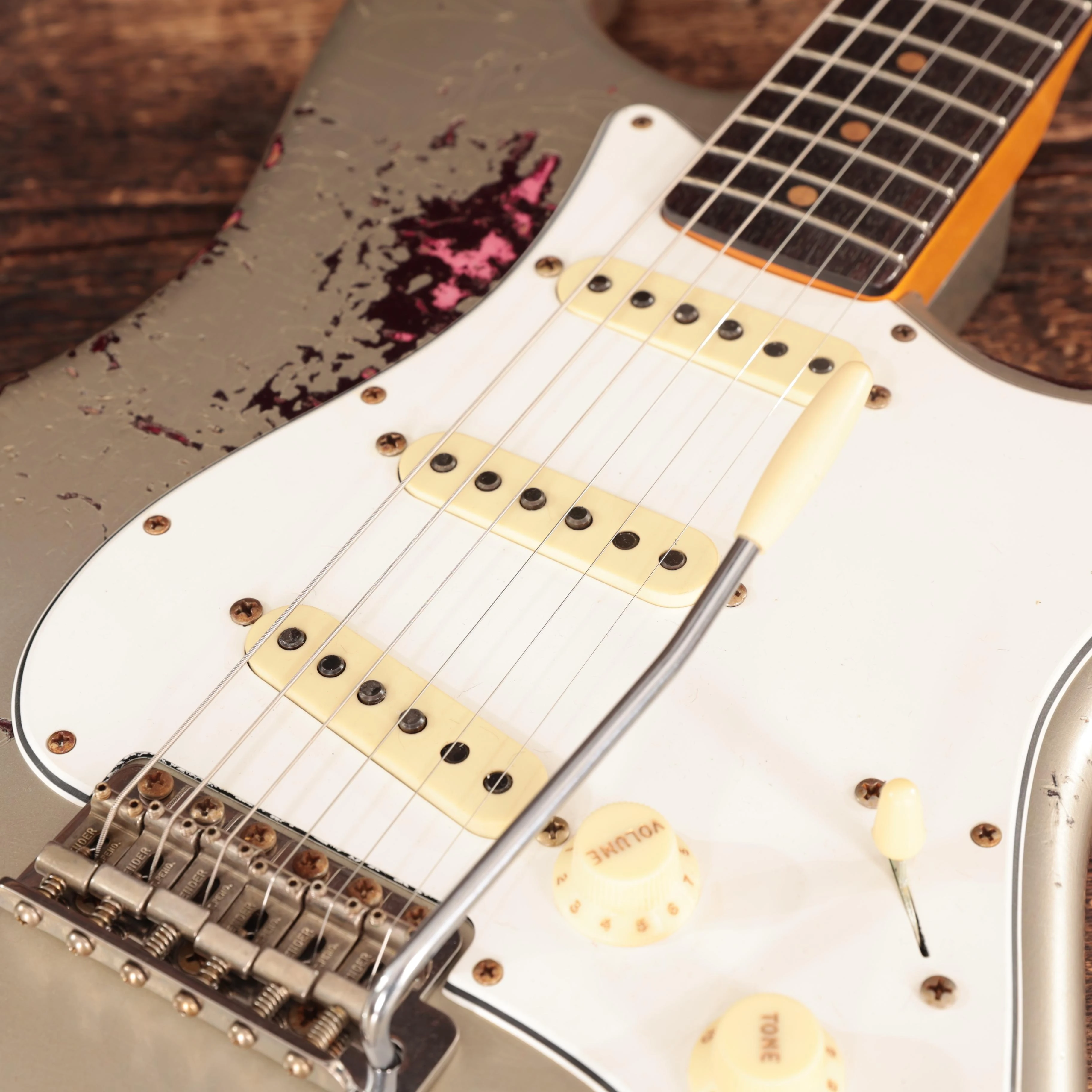 Fender Custom Shop '65 Stratocaster Heavy Relic in Aged Inca Silver over Oxblood - 9237002874 (10).JPG