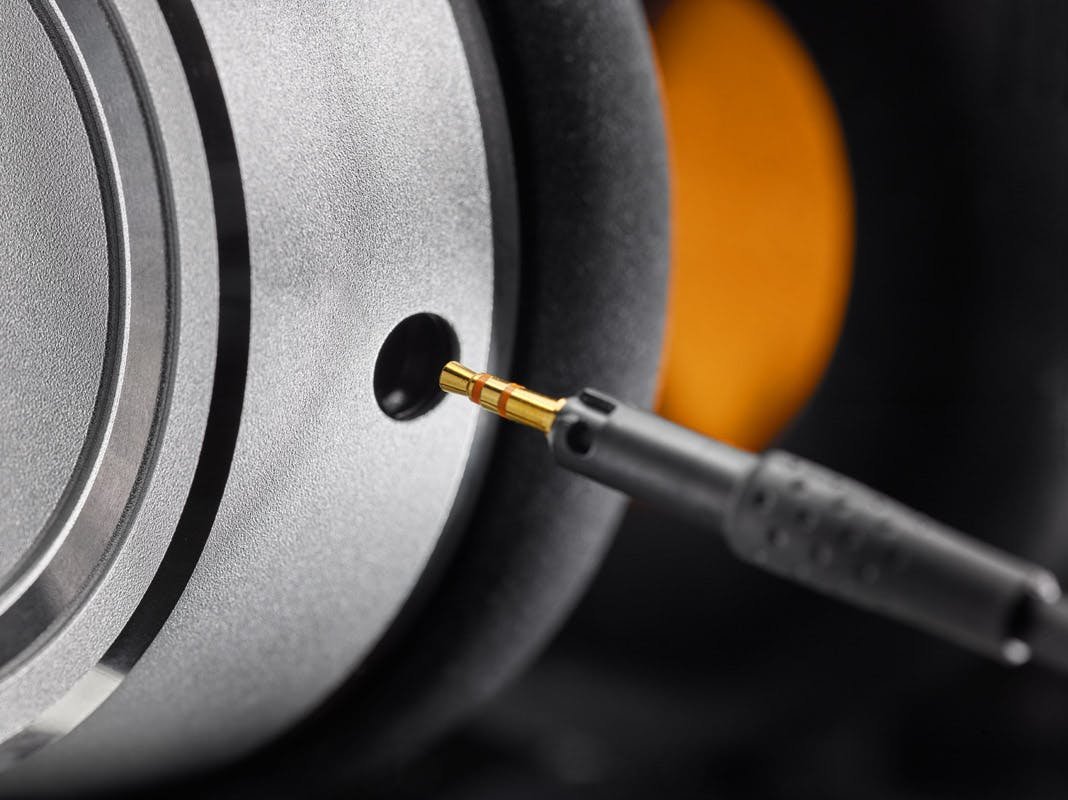 Neumann NDH 20 closed back studio headphones - 518615-1655739759653.jpg