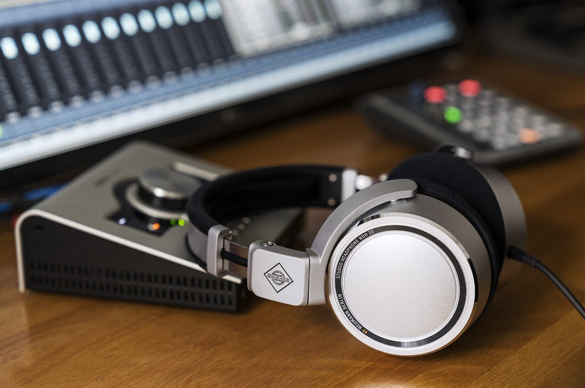 Neumann NDH 20 closed back studio headphones - 518619-1655739776029.jpg