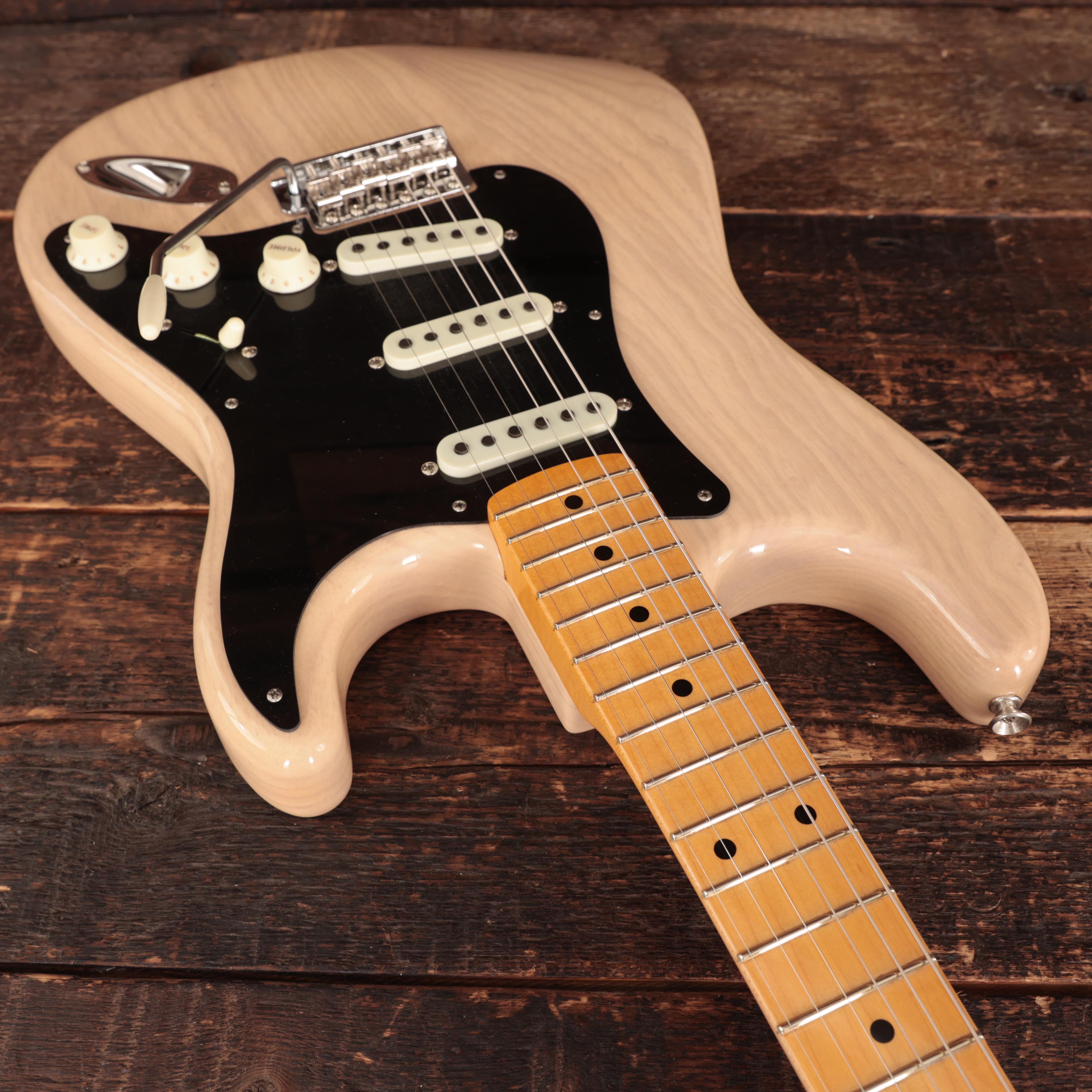 Fender Custom Shop ’55 Stratocaster Deluxe Closet Classic in Super Faded Aged White Blonde - CZ586447 (27).JPG