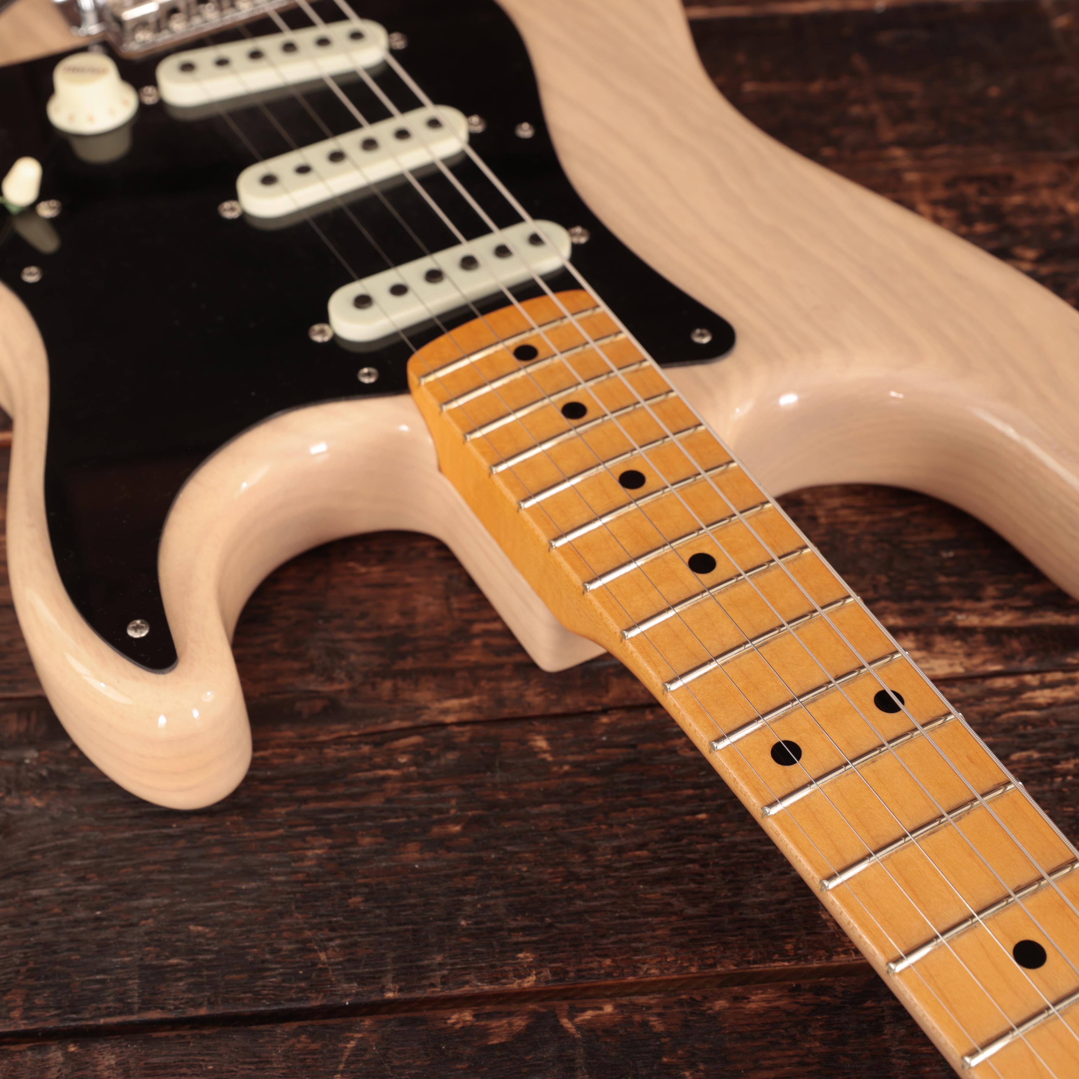 Fender Custom Shop ’55 Stratocaster Deluxe Closet Classic in Super Faded Aged White Blonde - CZ586447 (28).JPG