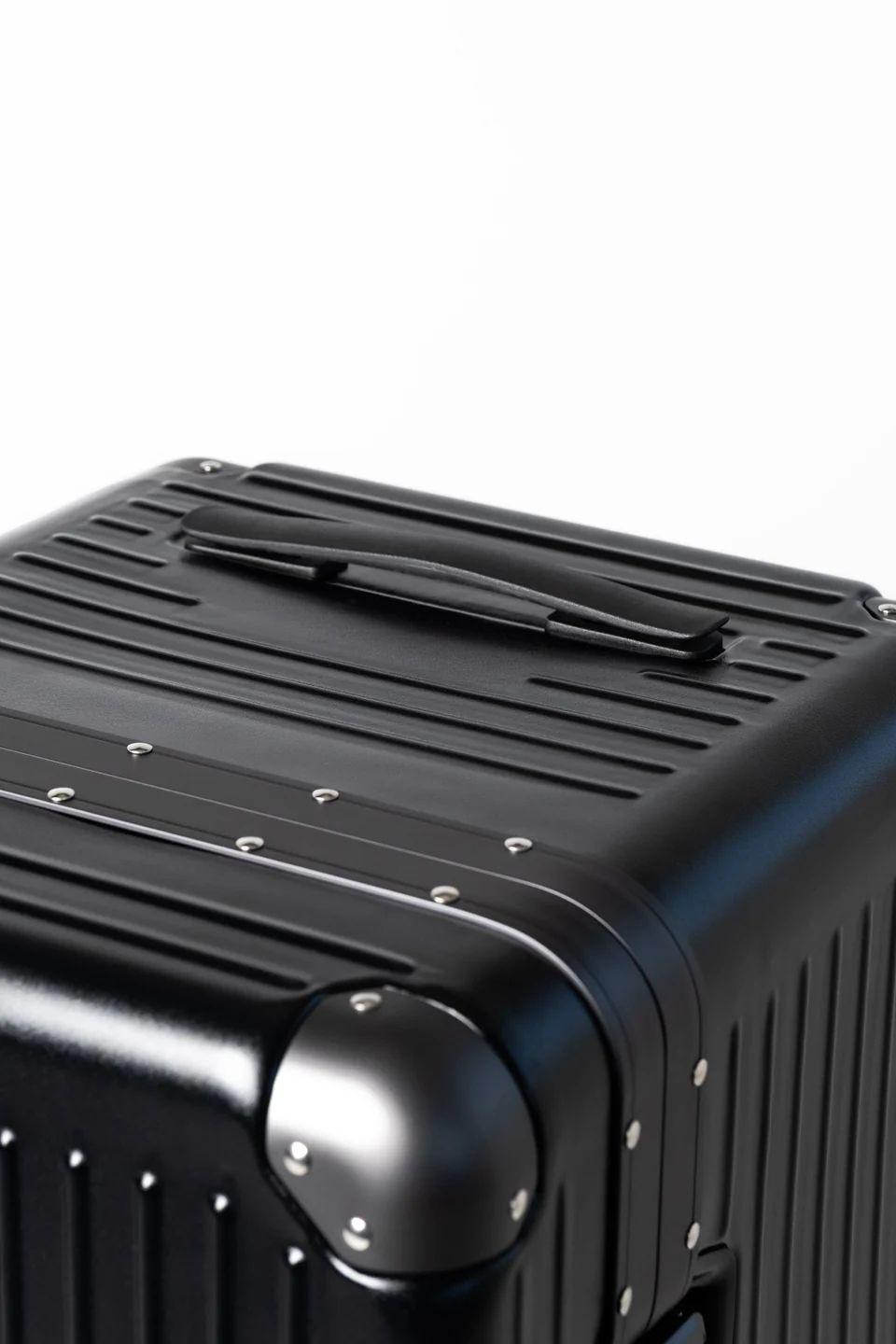 Quantum GTX Triple Guitar Vault Case  - Quantam_Industries_Ecom-17_compressed.jpg