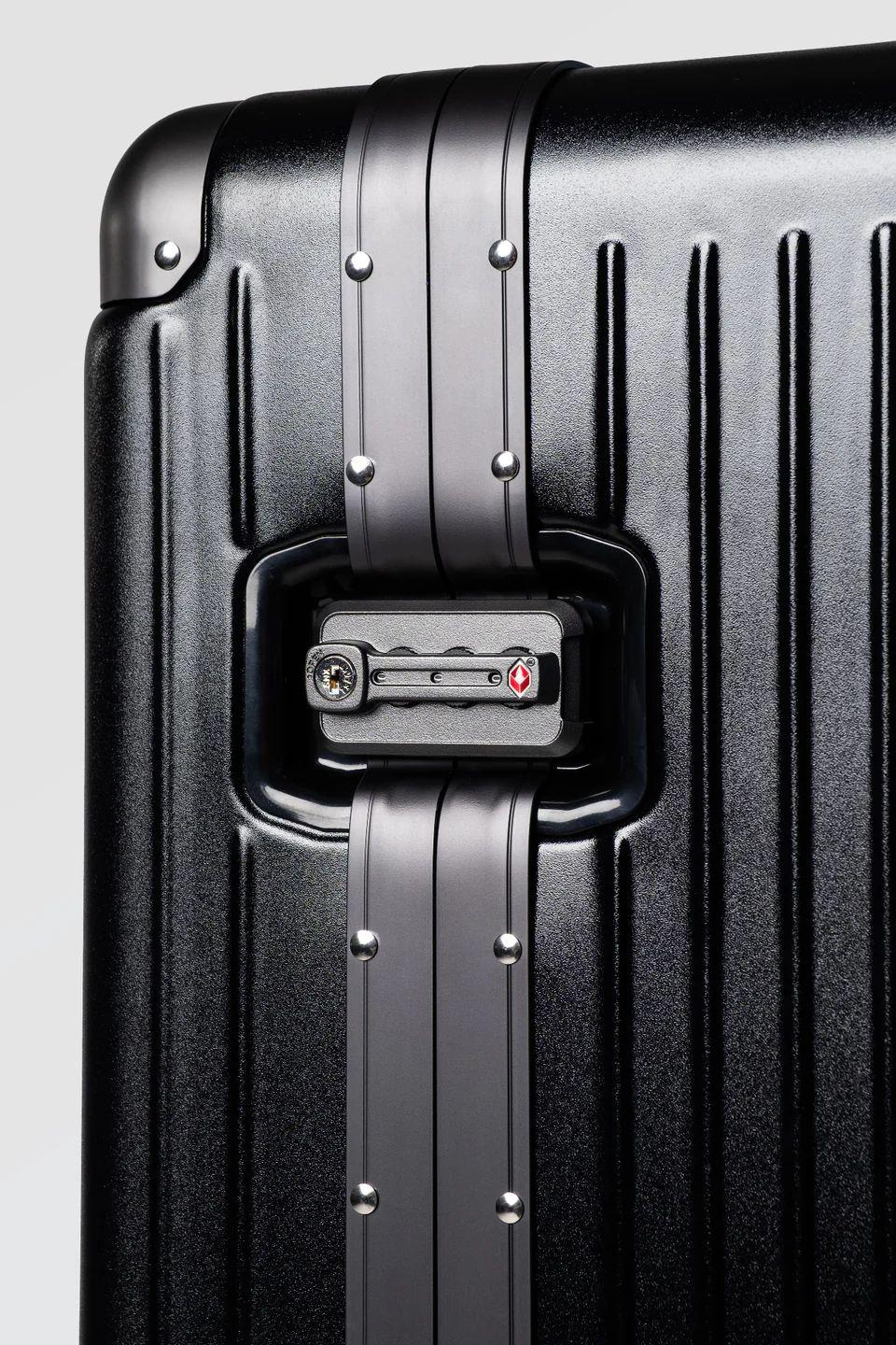 Quantum GTX Triple Guitar Vault Case  - Quantam_Industries_Ecom-10_compressed.jpg