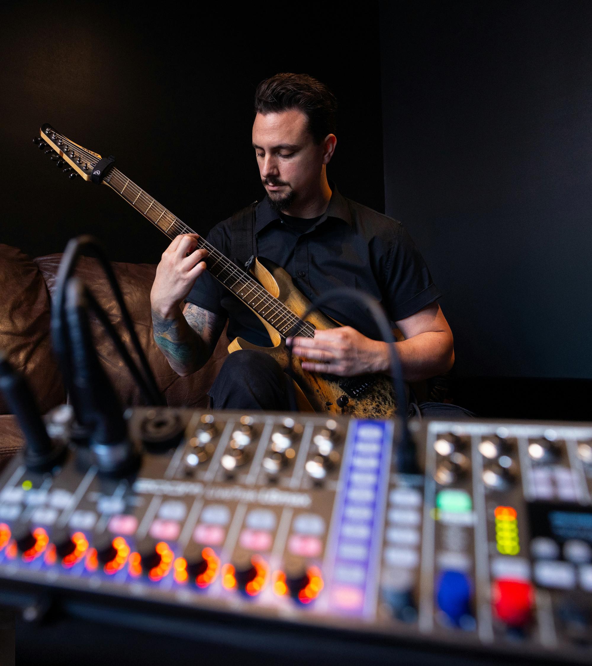 Zoom L6Max LiveTrak 10-Track Digital Mixer / Recorder - 10023601 (9).jpg