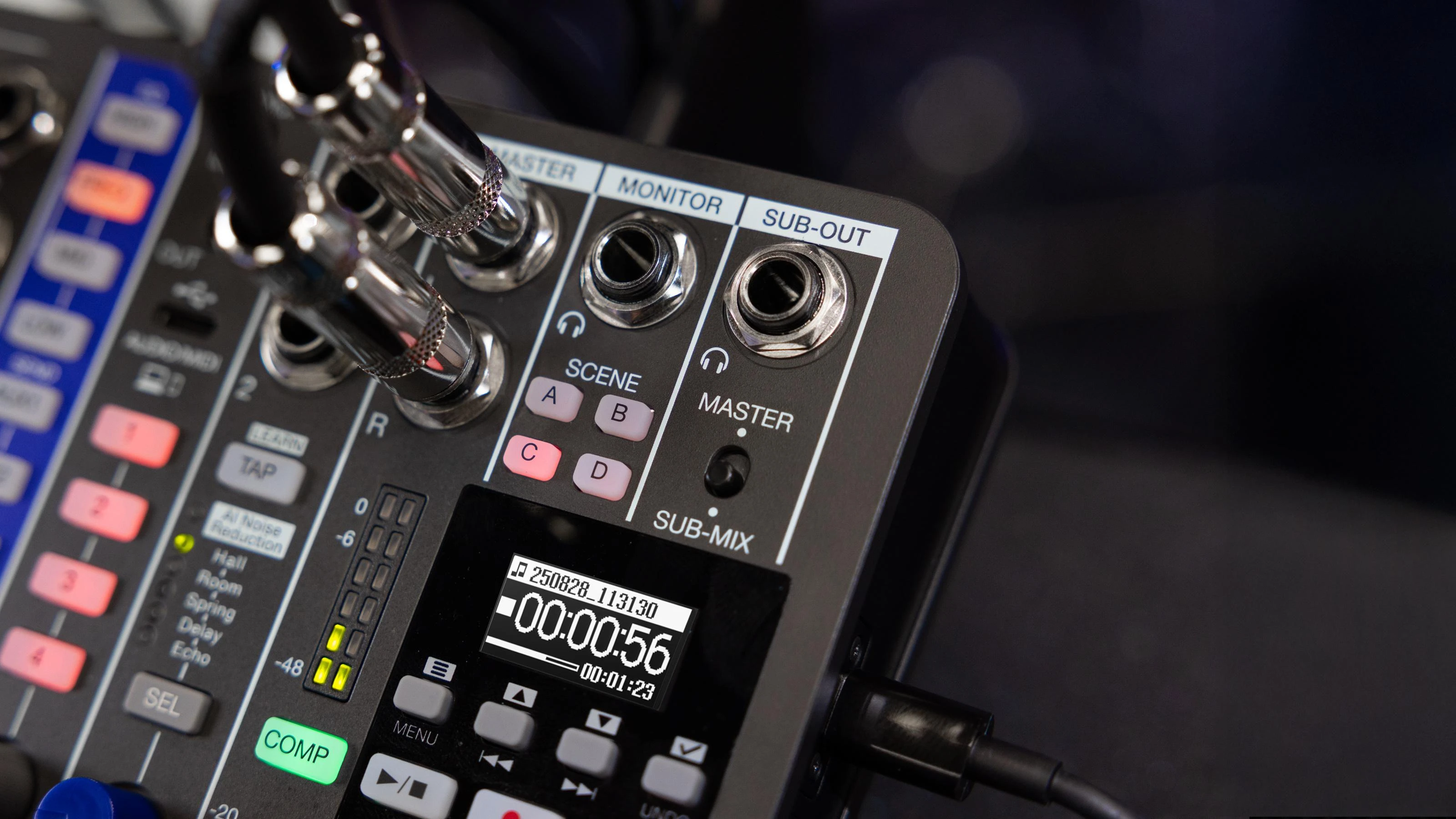 Zoom L6Max LiveTrak 10-Track Digital Mixer / Recorder - 10023601 (10).jpg