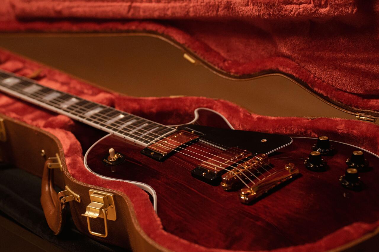 Gibson Les Paul Custom '70s in Wine Red - CNR08923.jpg