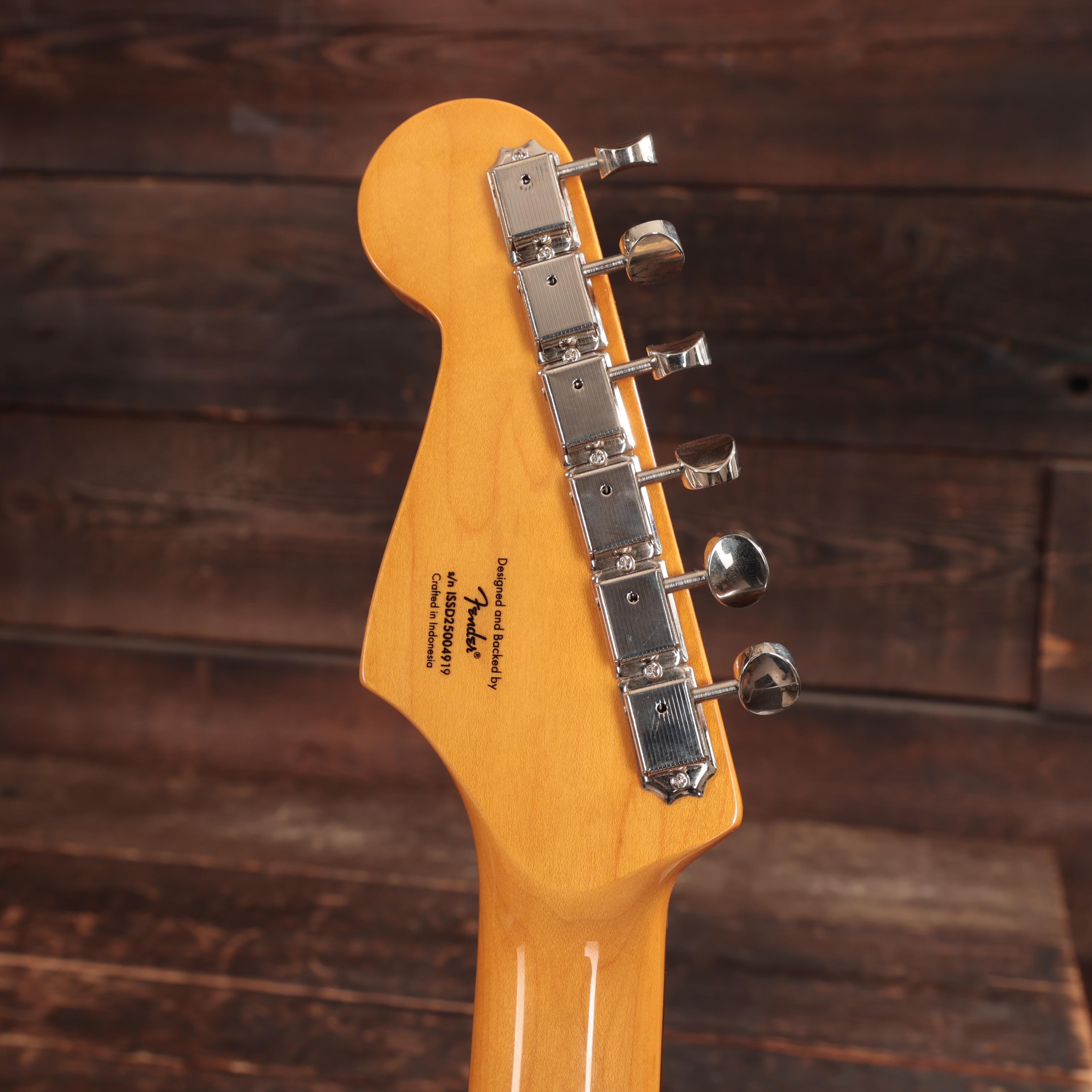 Squier Limited Edition Classic Vibe '60s Stratocaster HSS in Dark Squier Limited Edition Classic Vibe '60s Stratocaster HSS in Dark